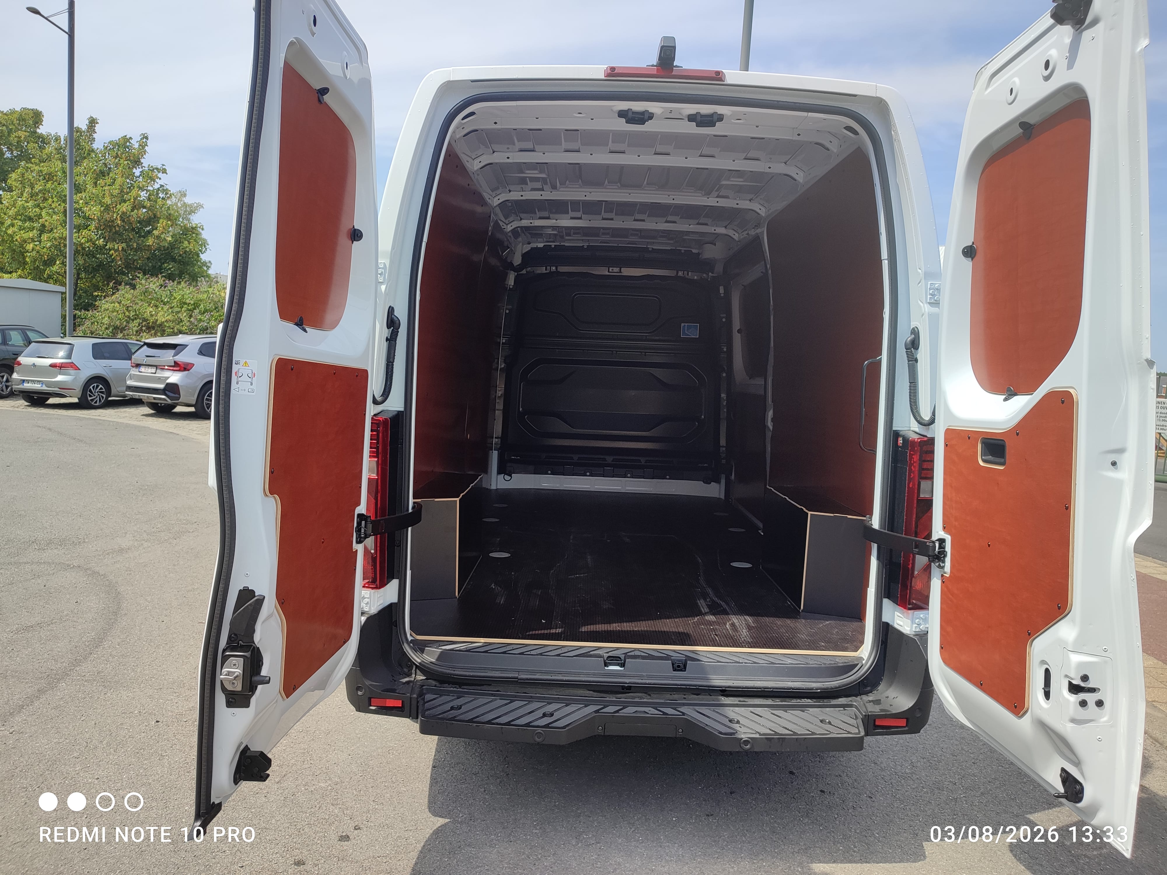 Renault Master L3H2 automatique – Grand volume, caméra de recul et confort optimal met Apple CarPlay