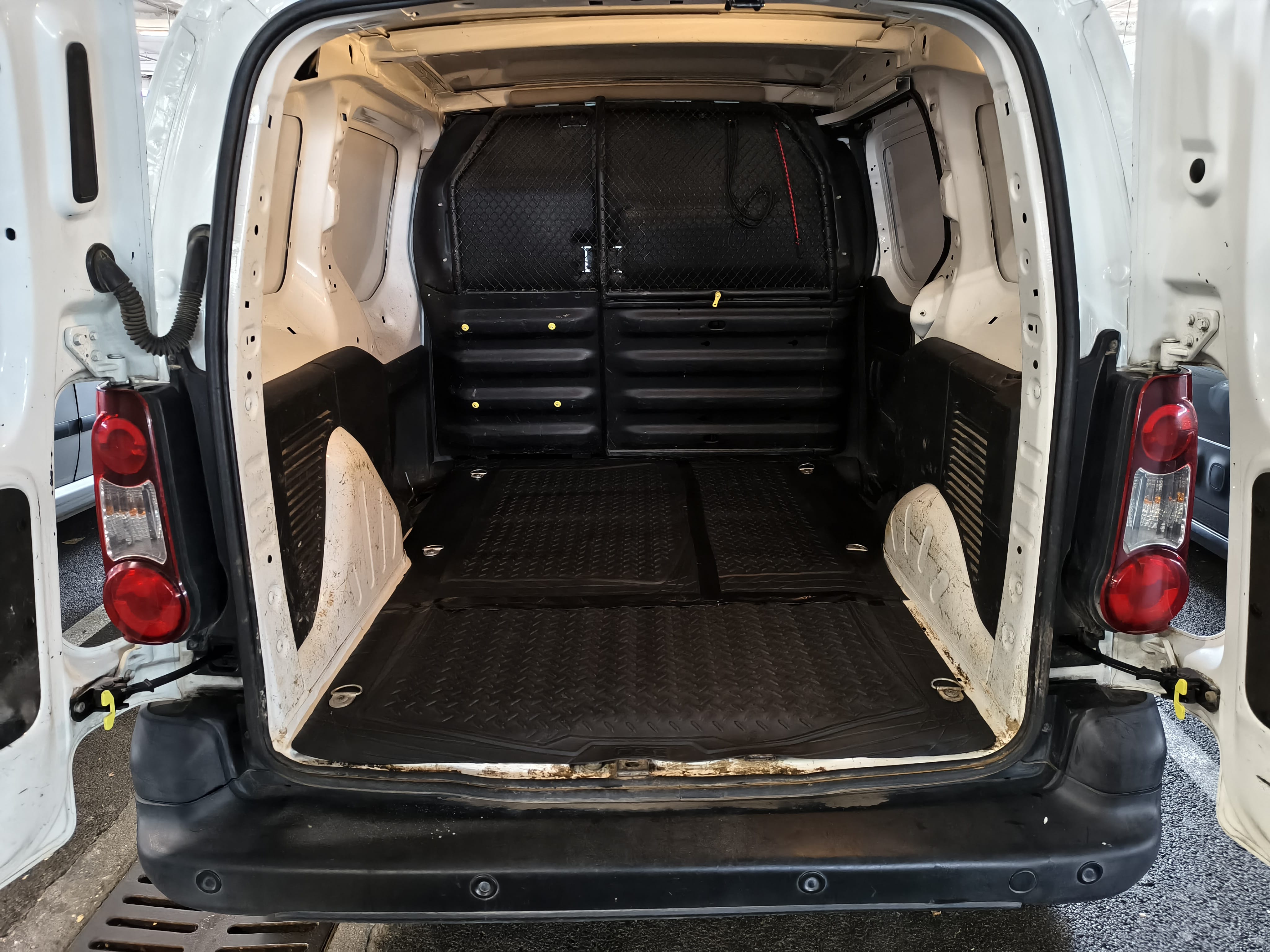 Peugeot Partner avec Apple CarPlay