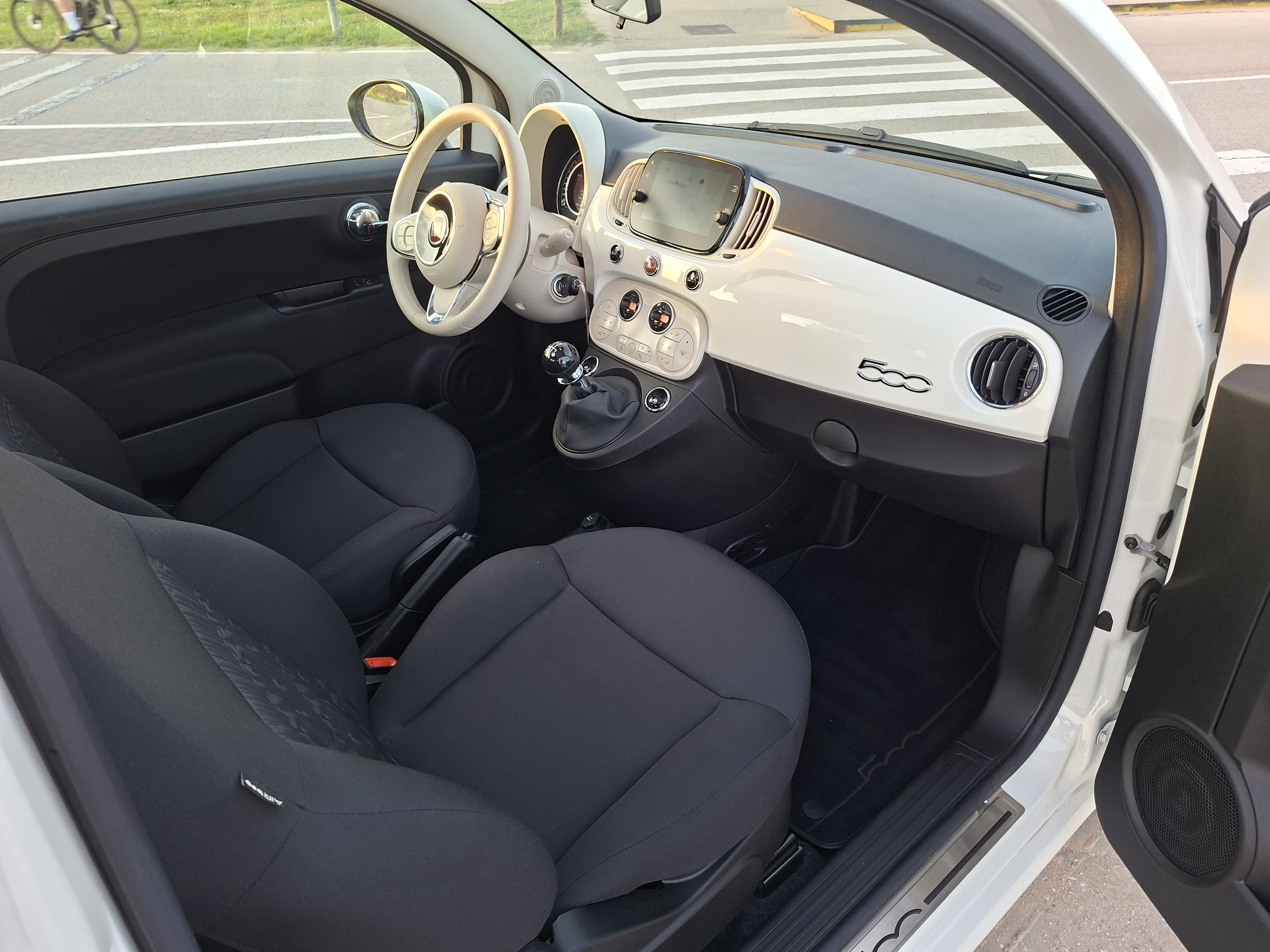Fiat 500 Híbrido 1.0 51KW (70 CV) Dolcevita 3 puertas - 7928MVB con Apple CarPlay