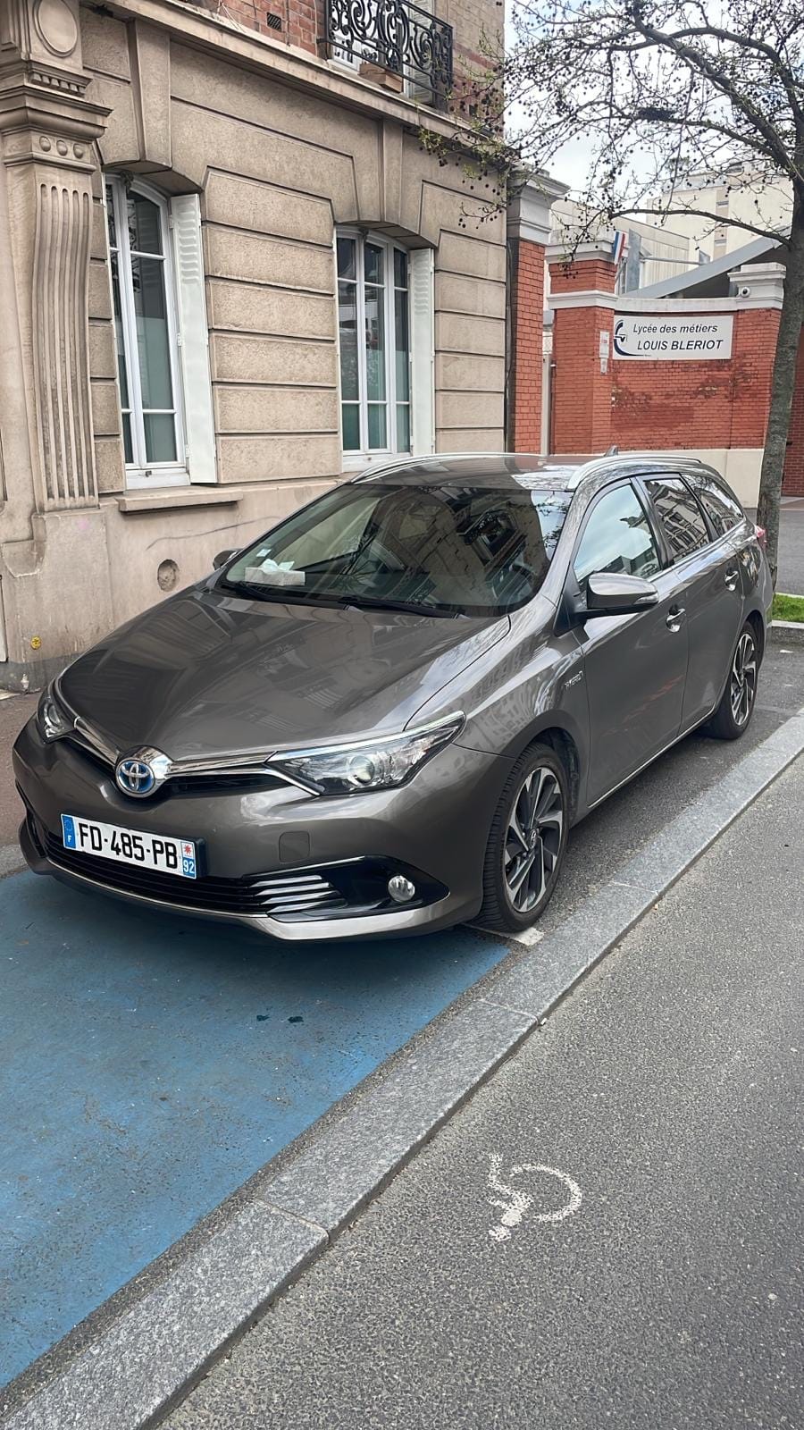 Toyota Auris, 2019, Essence 95 / Électrique (hybride), automatique