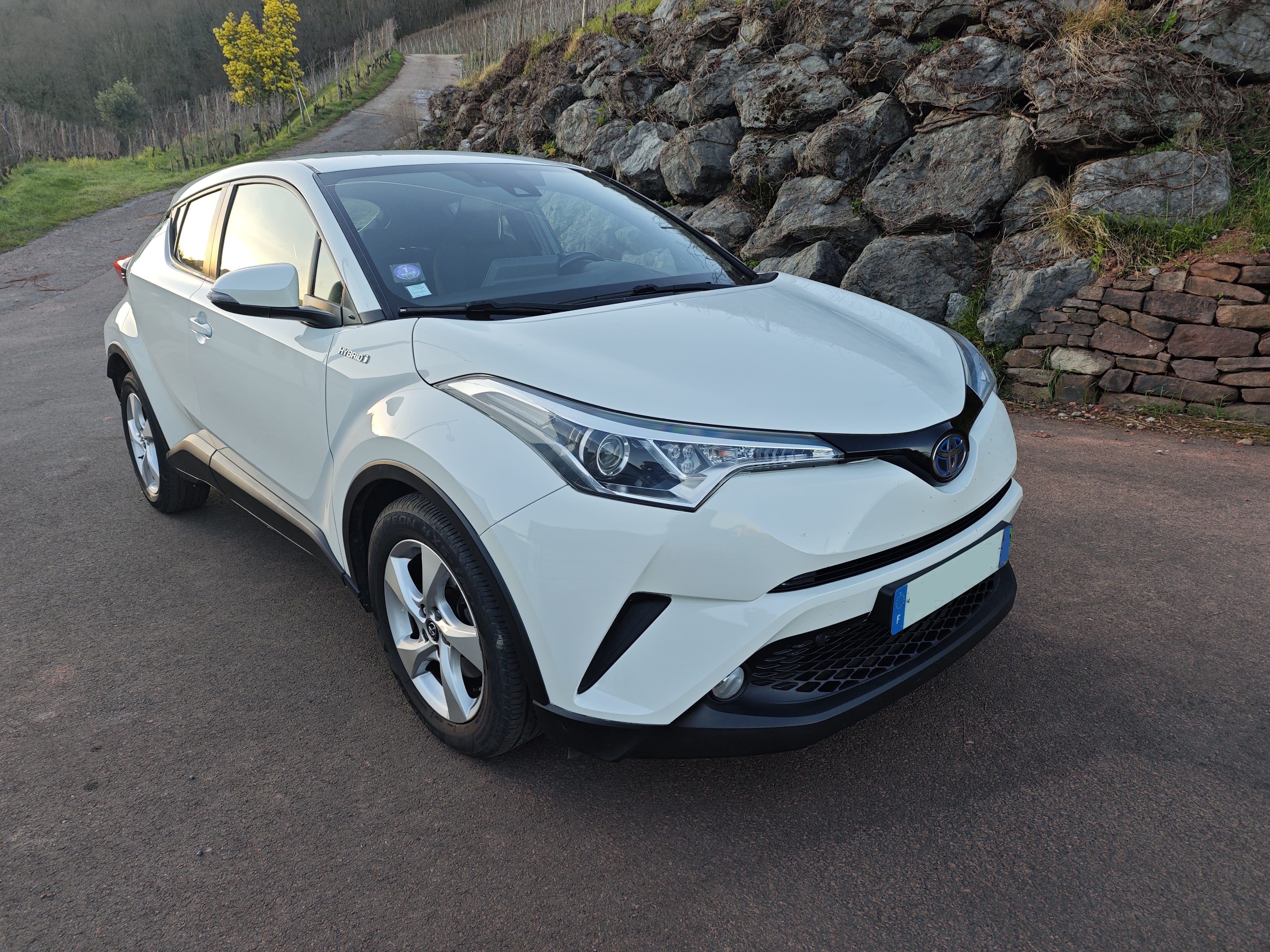 Toyota C-HR Hybrid 1.8 122 ch avec Entrée audio / iPod