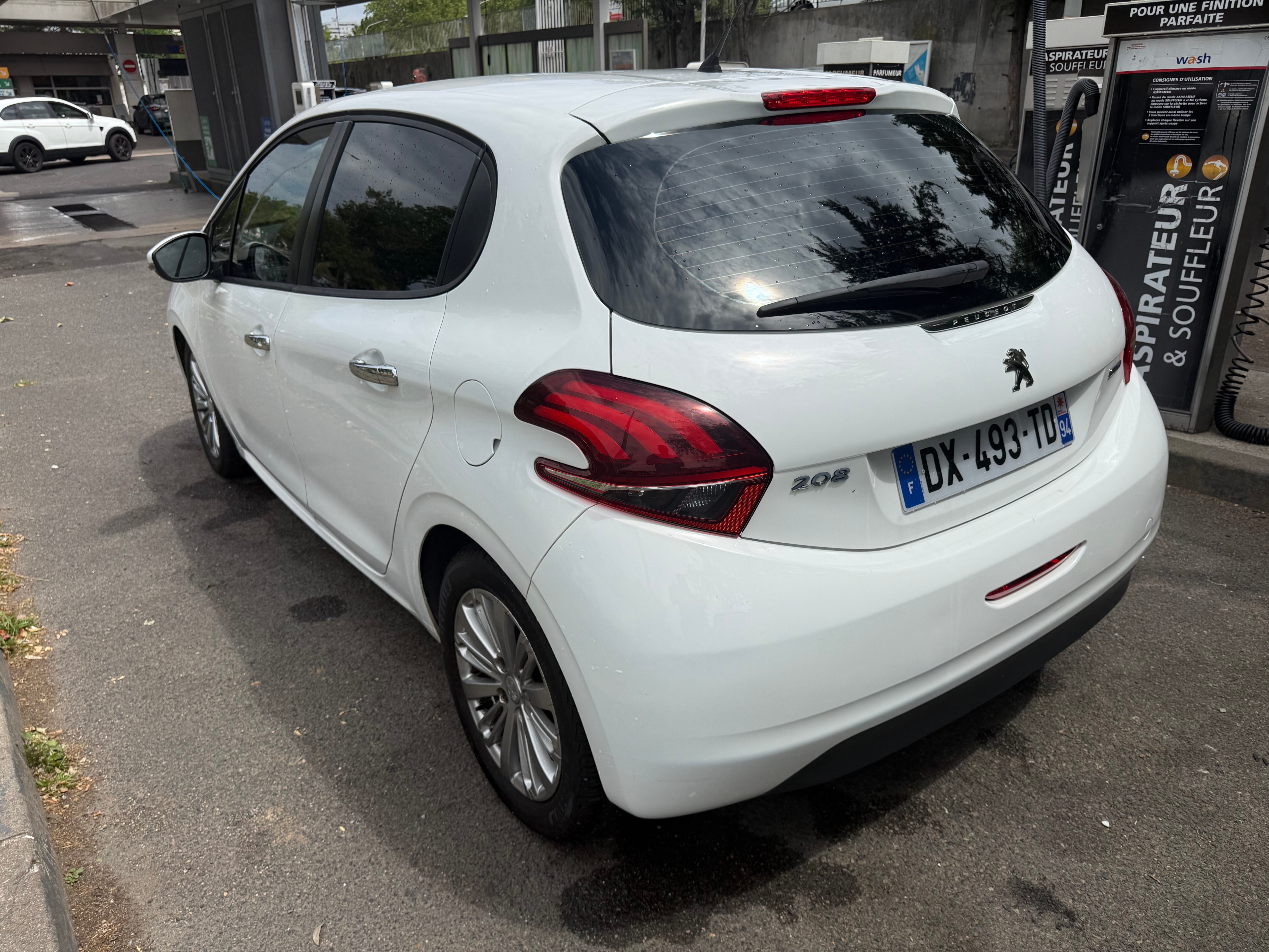 Peugeot 208 avec GPS