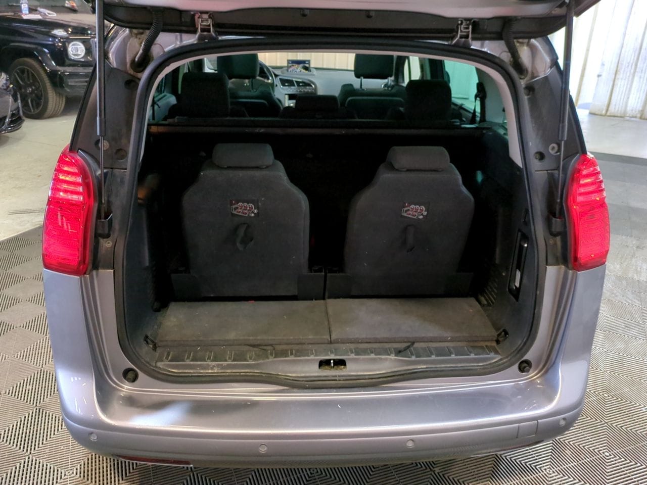 Peugeot 5008 avec Entrée audio / iPod