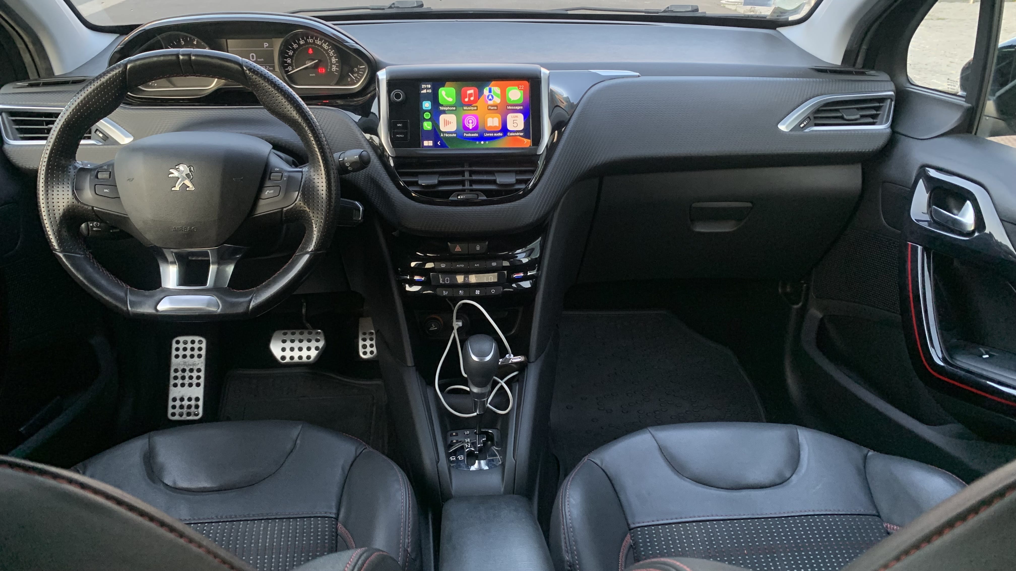 Peugeot 208 avec Entrée audio / iPod