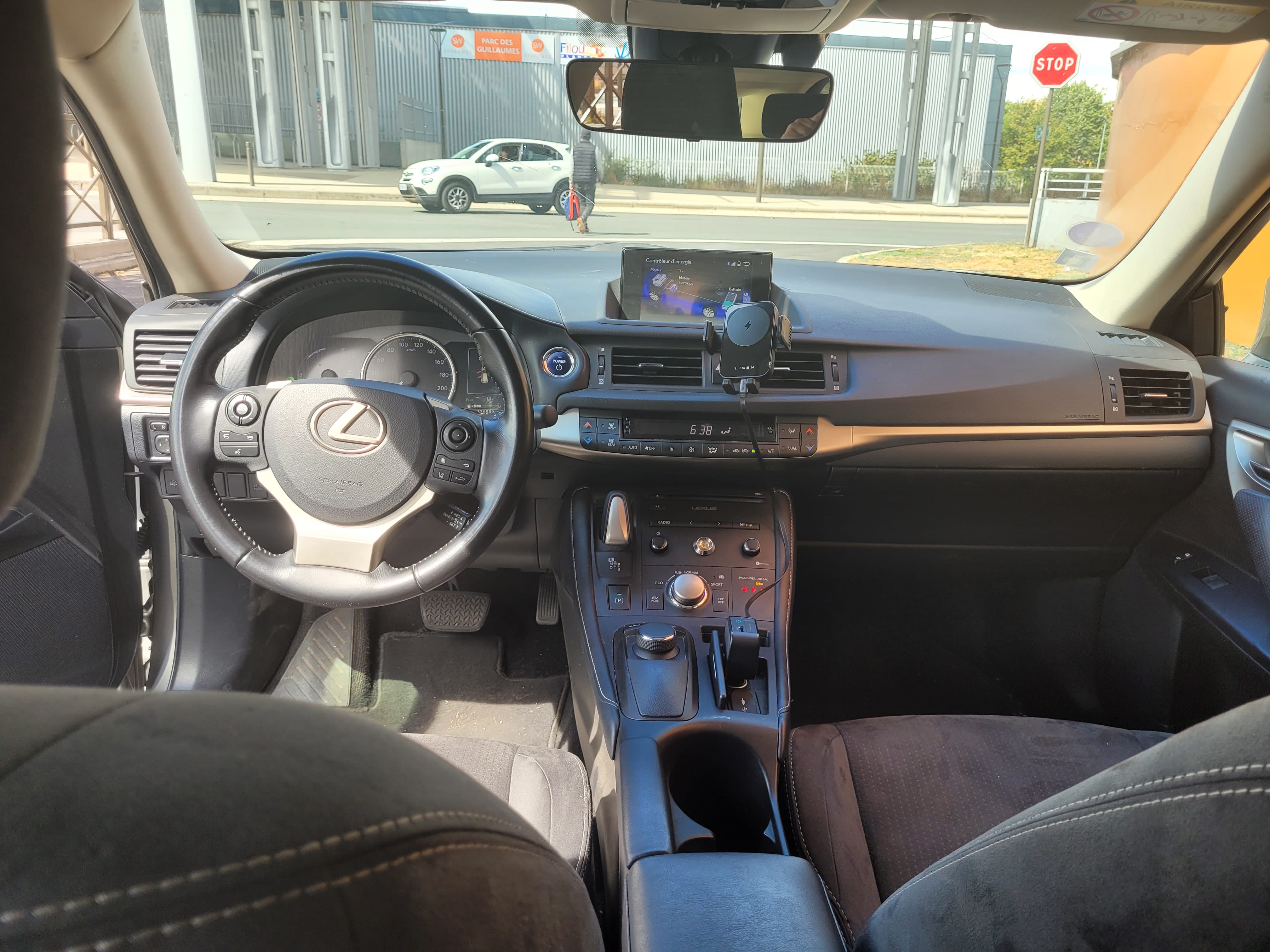 Lexus CT 200h avec GPS