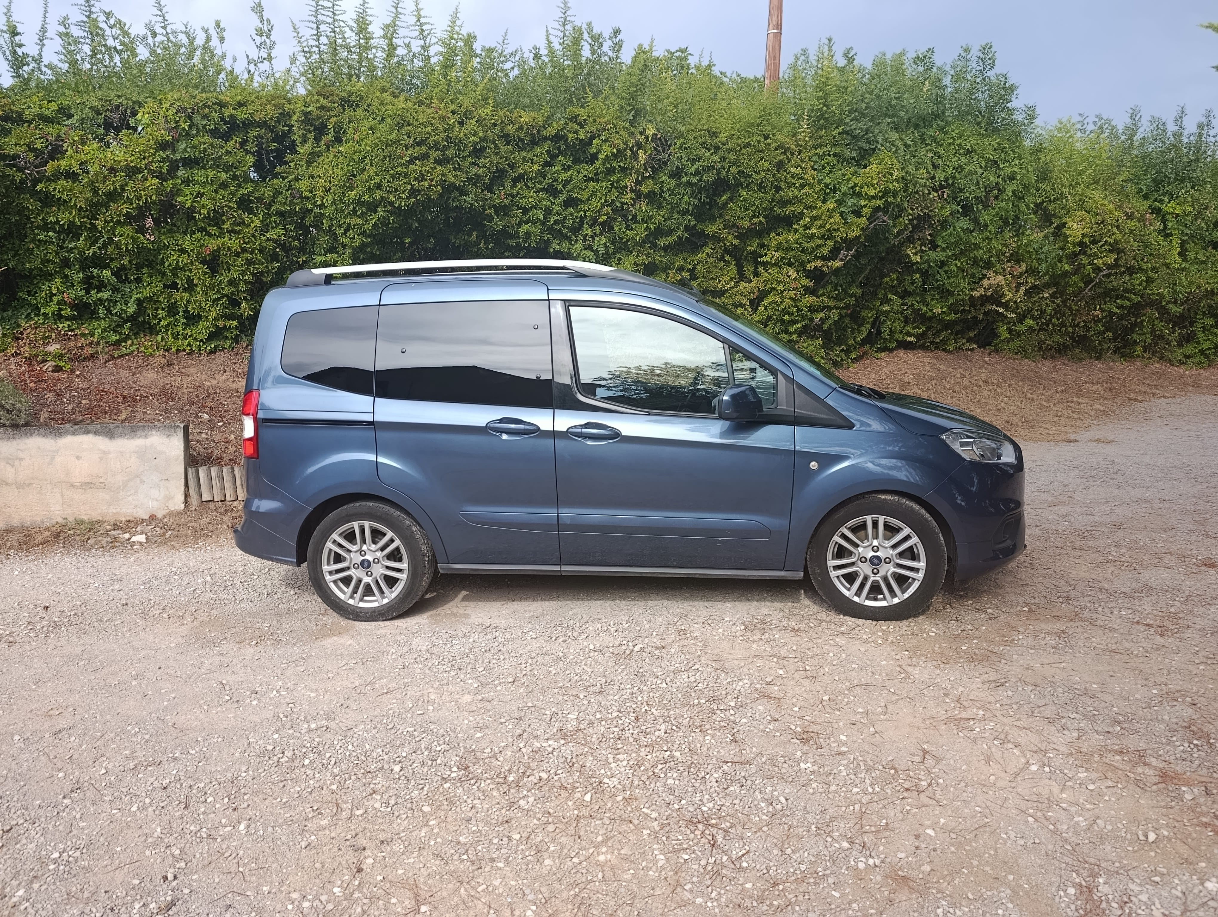 Ford Tourneo Courier avec Climatisation