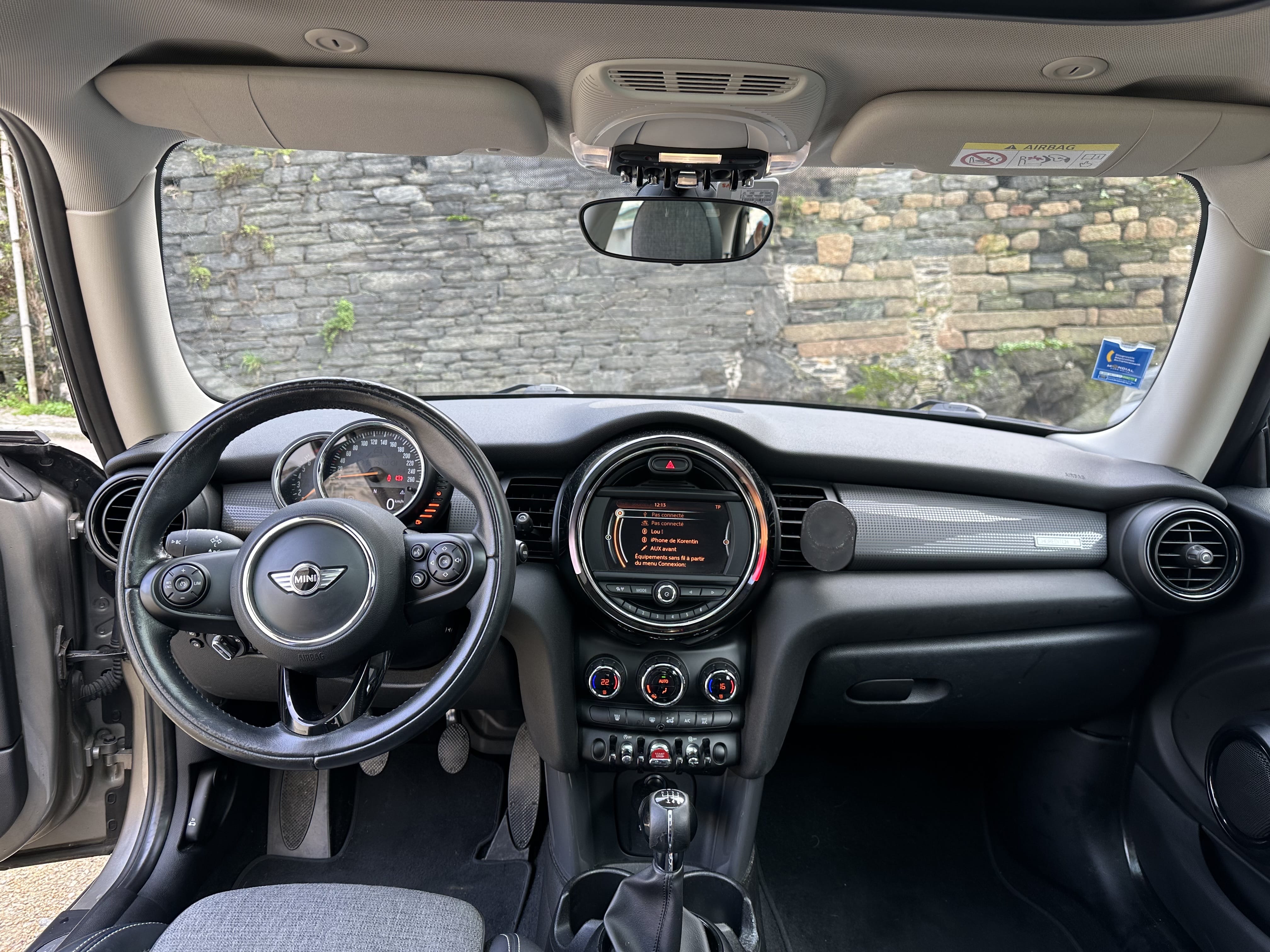 Mini Cooper 3 portes avec GPS