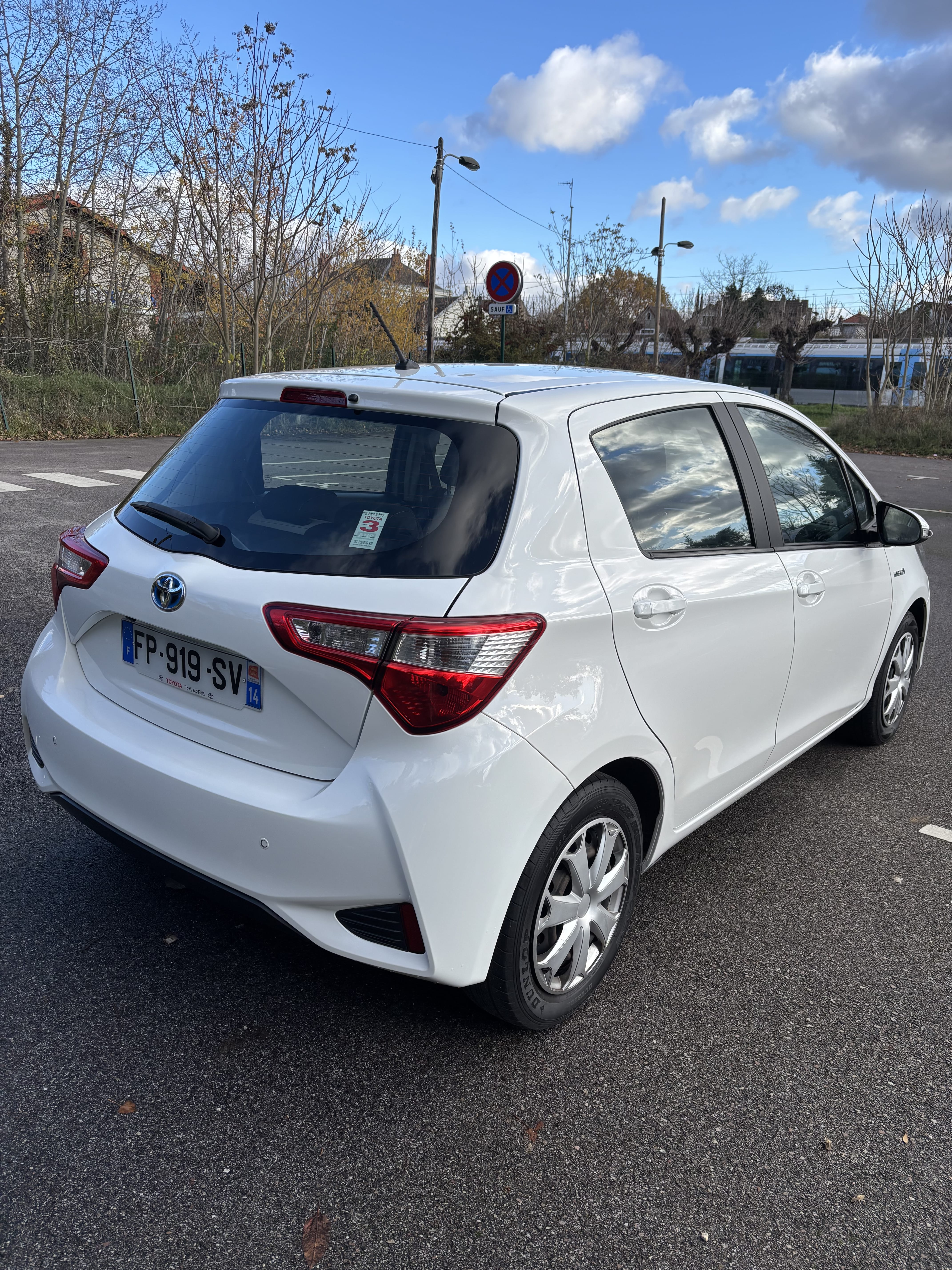 Toyota Yaris Hybride avec GPS