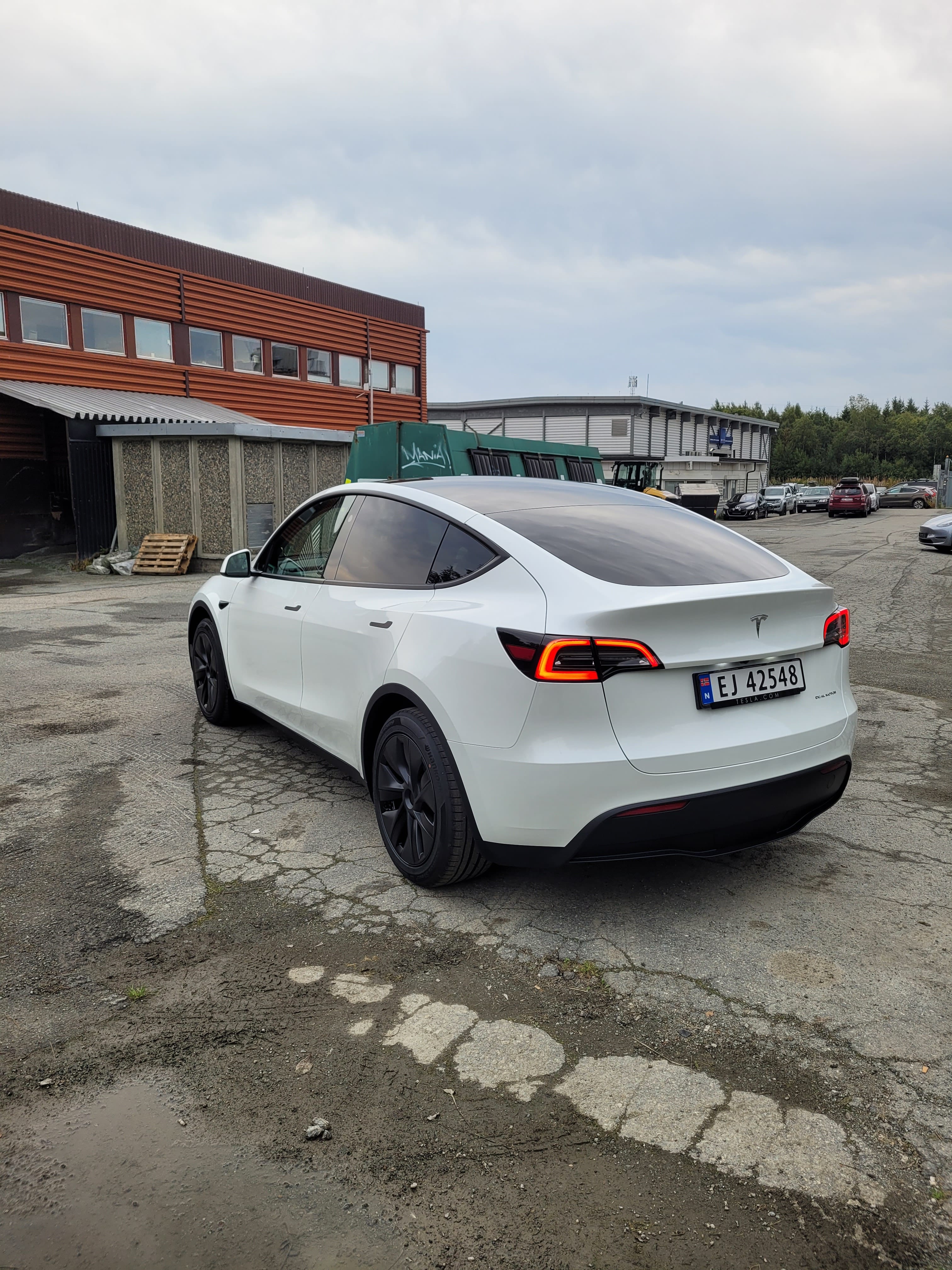 Tesla Model Y Long Range med Firehjulstrekk