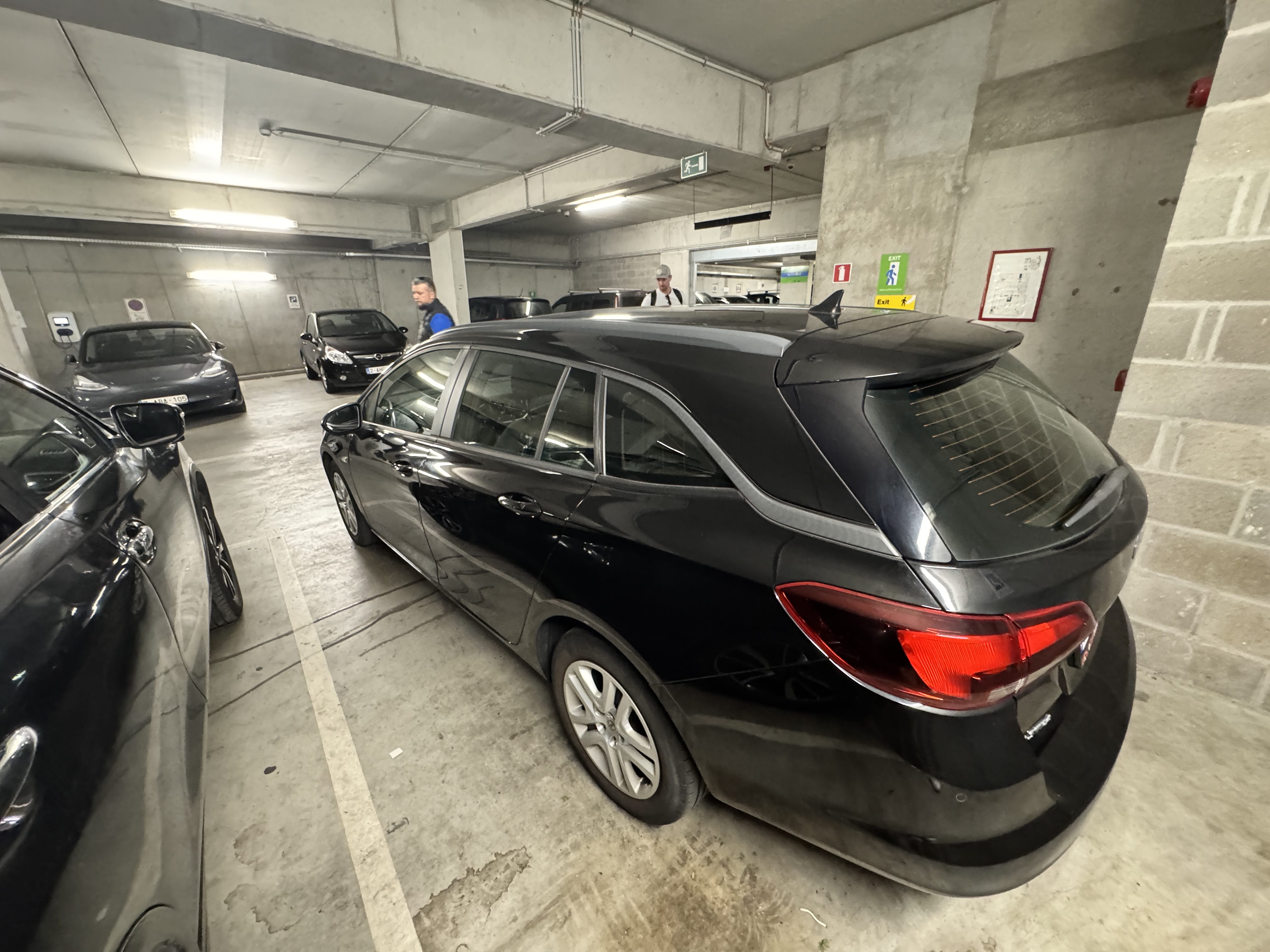 Opel Astra Break PARKING GARE DU MIDI - AIRCO - GPS avec Climatisation