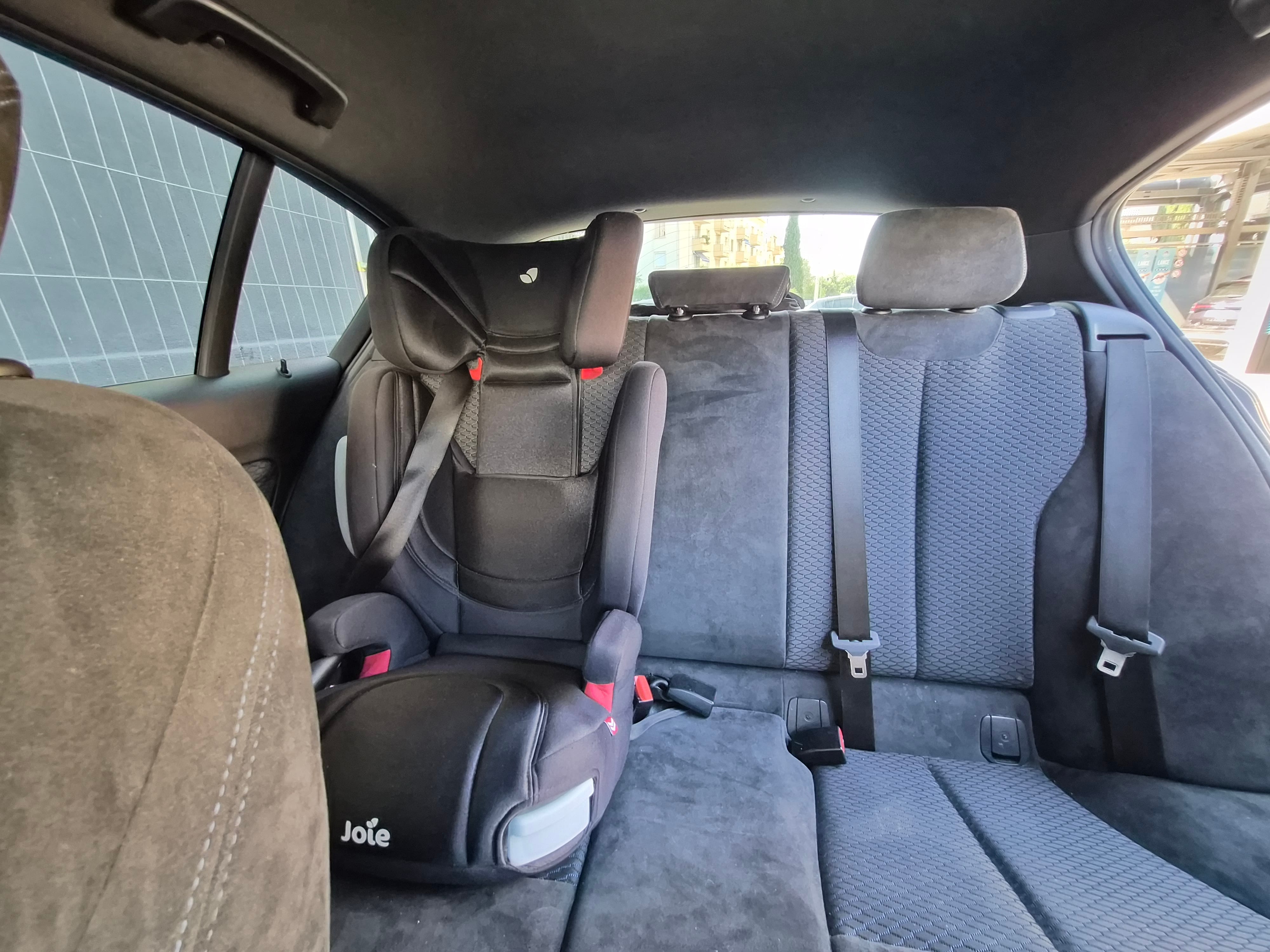 BMW Série 1 18D pack M boite auto met Autostoel baby