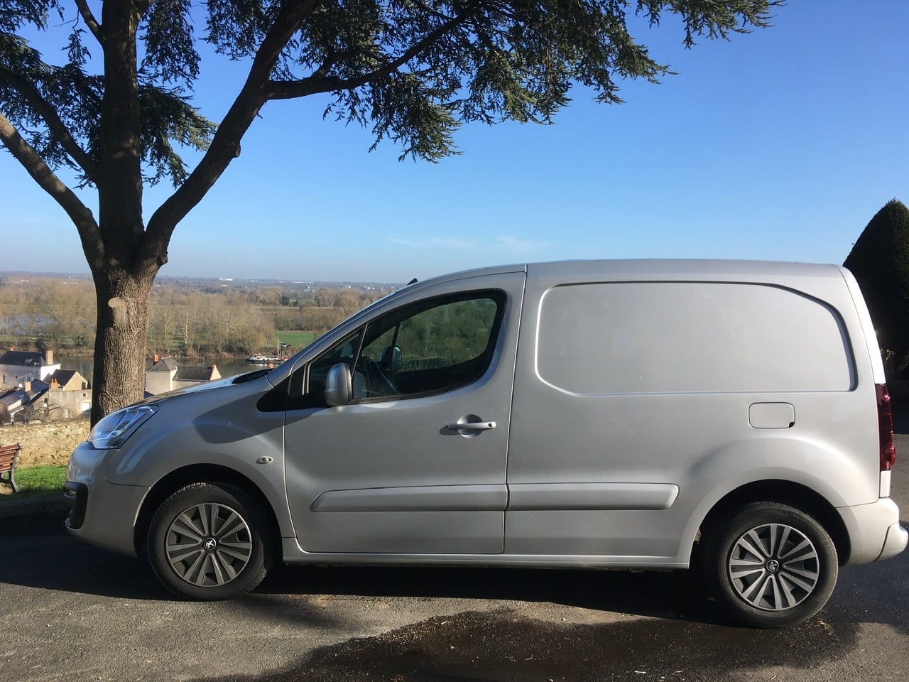 Peugeot Partner Fourgon avec GPS