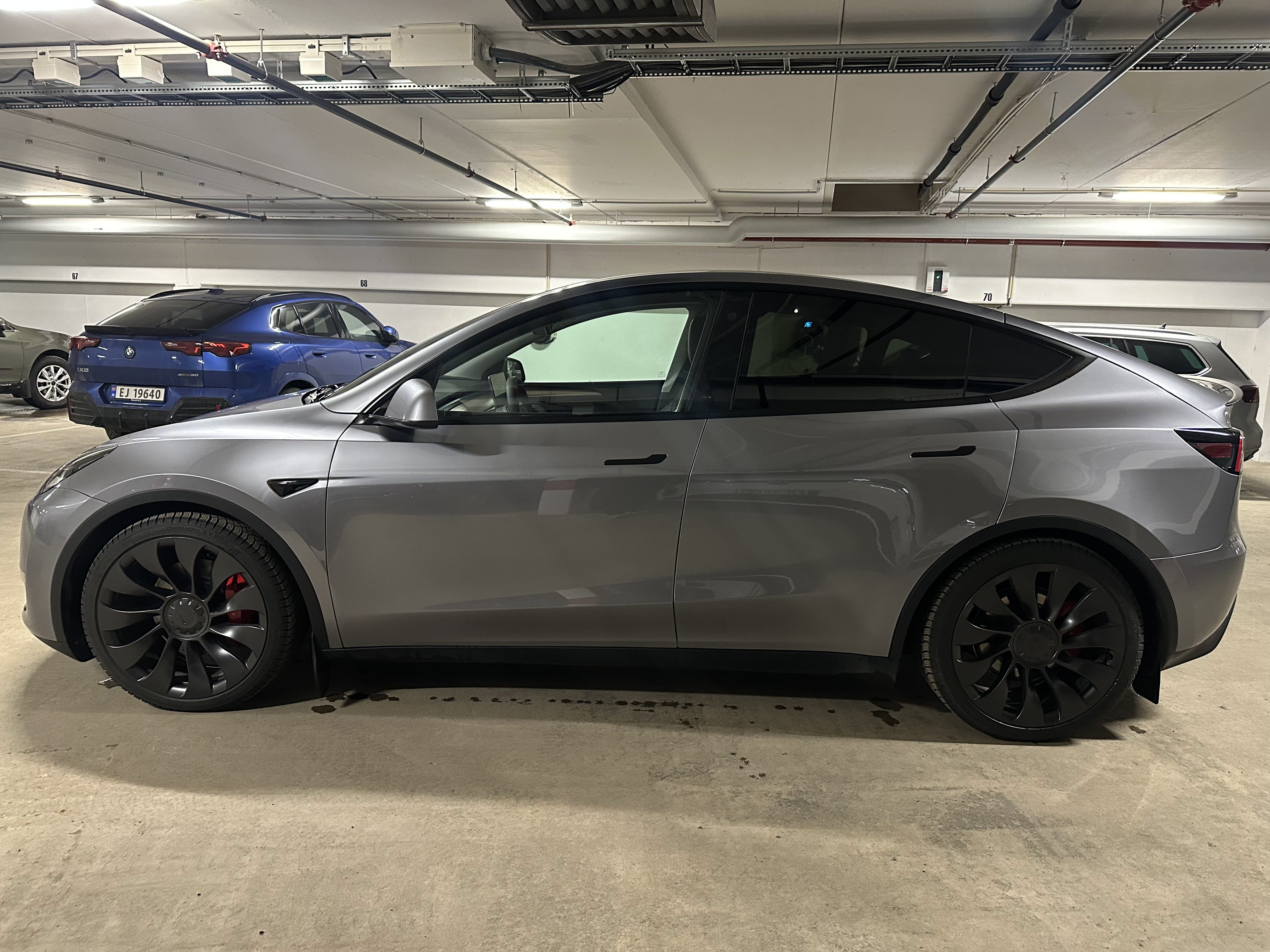 Tesla Model Y Performance med Aircondition