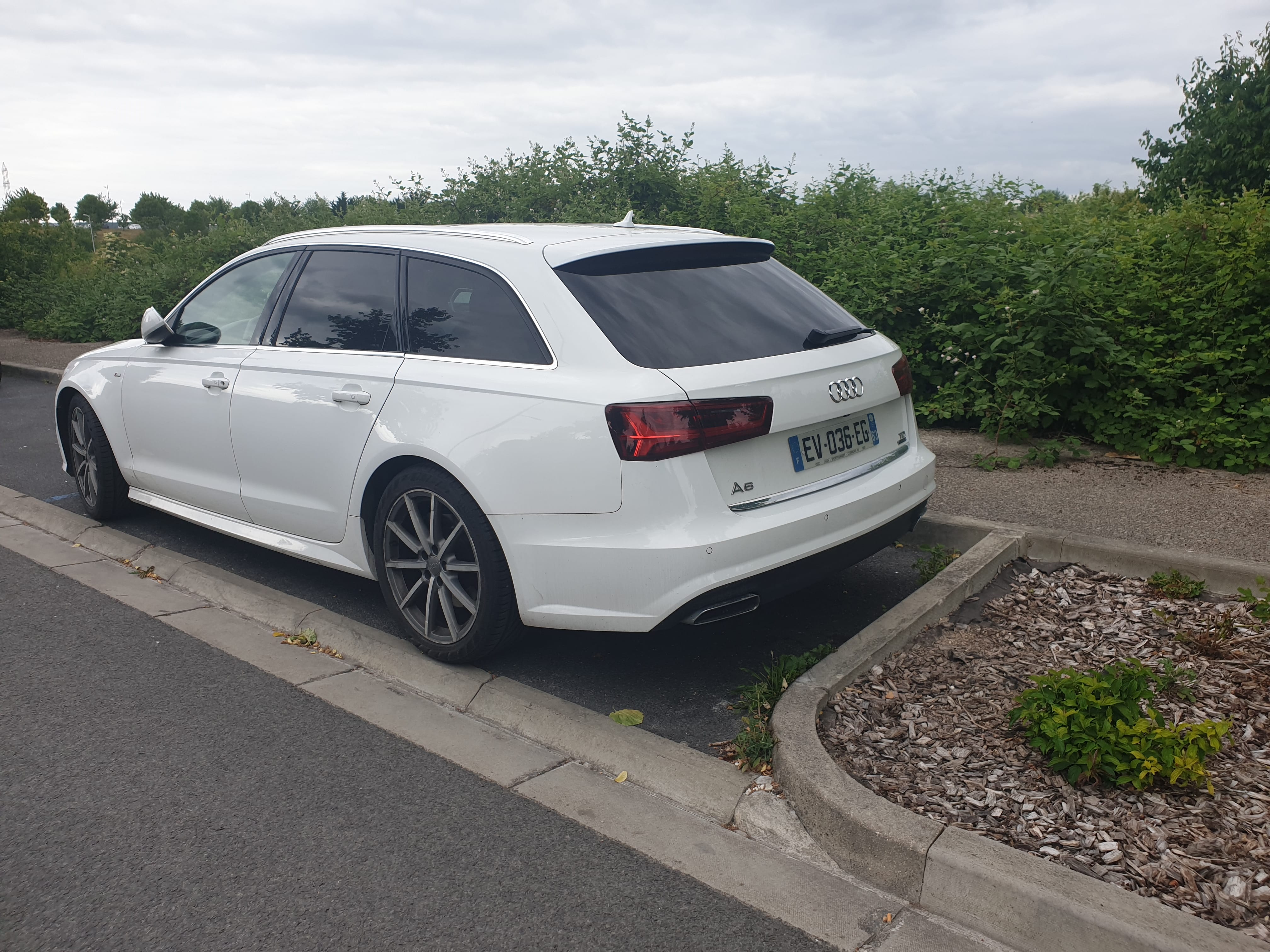 Audi A6 Avant 3.0 S line quattro 218CV avec Régulateur de vitesse