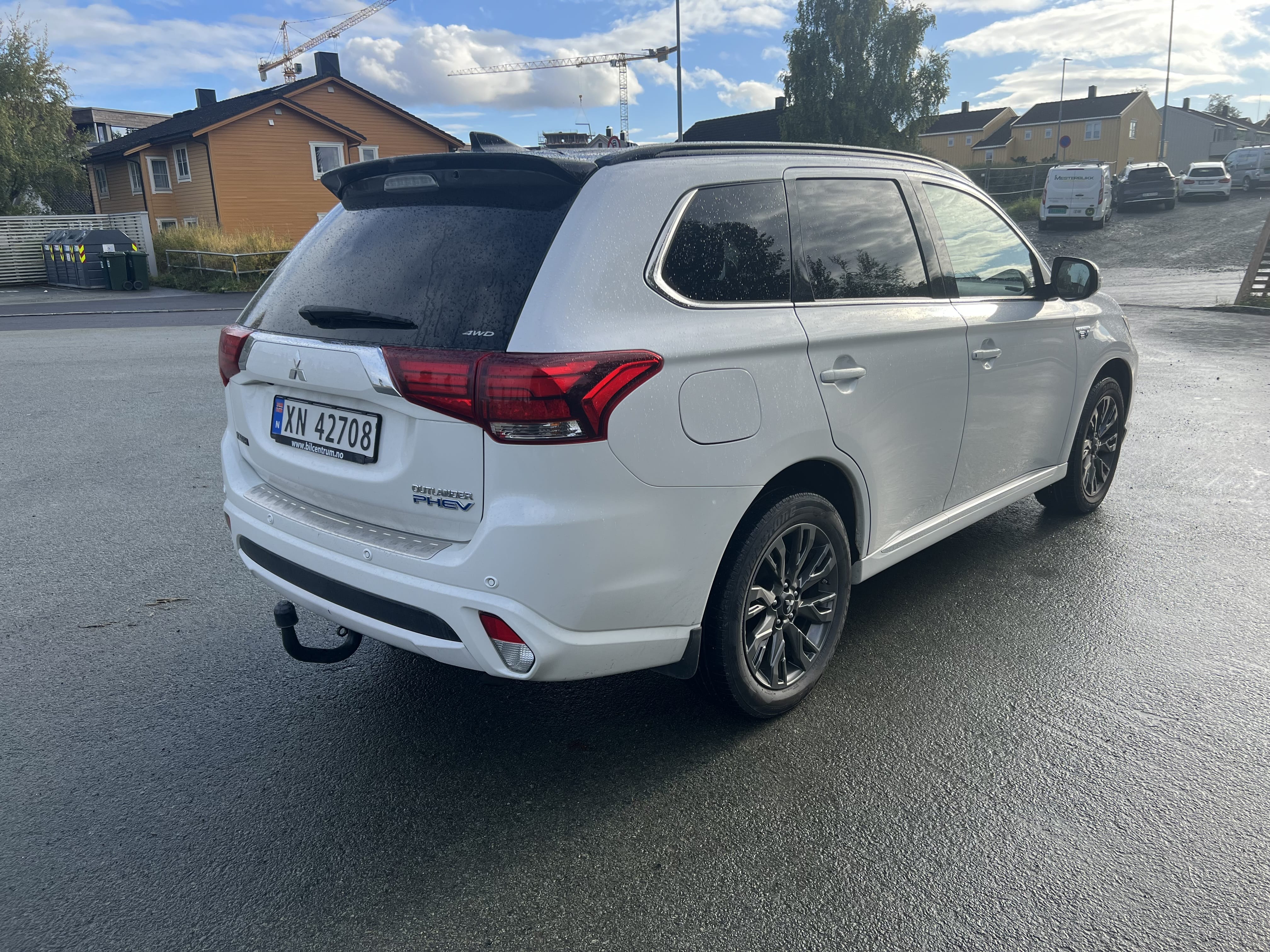 Mitsubishi Outlander PHEV SEL med Cruisekontroll