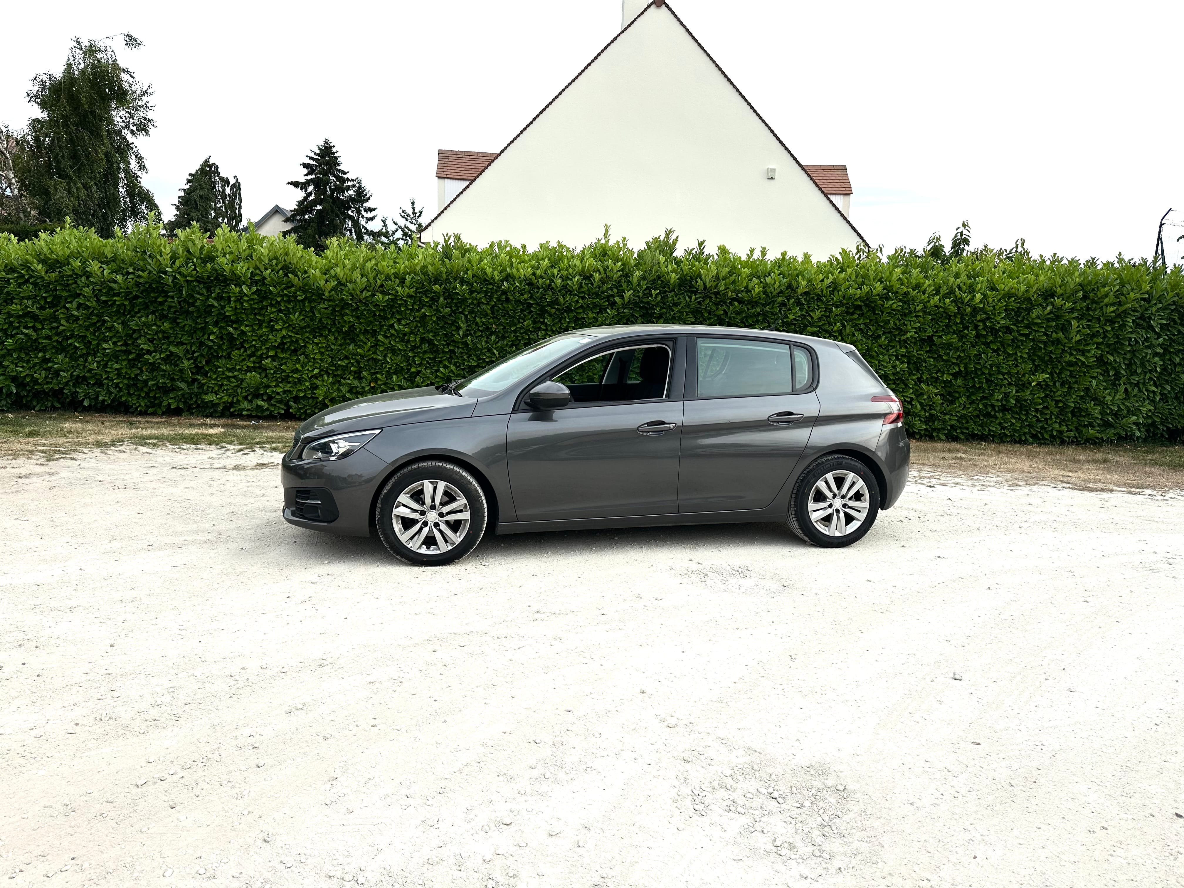 Peugeot 308 with Air conditioning