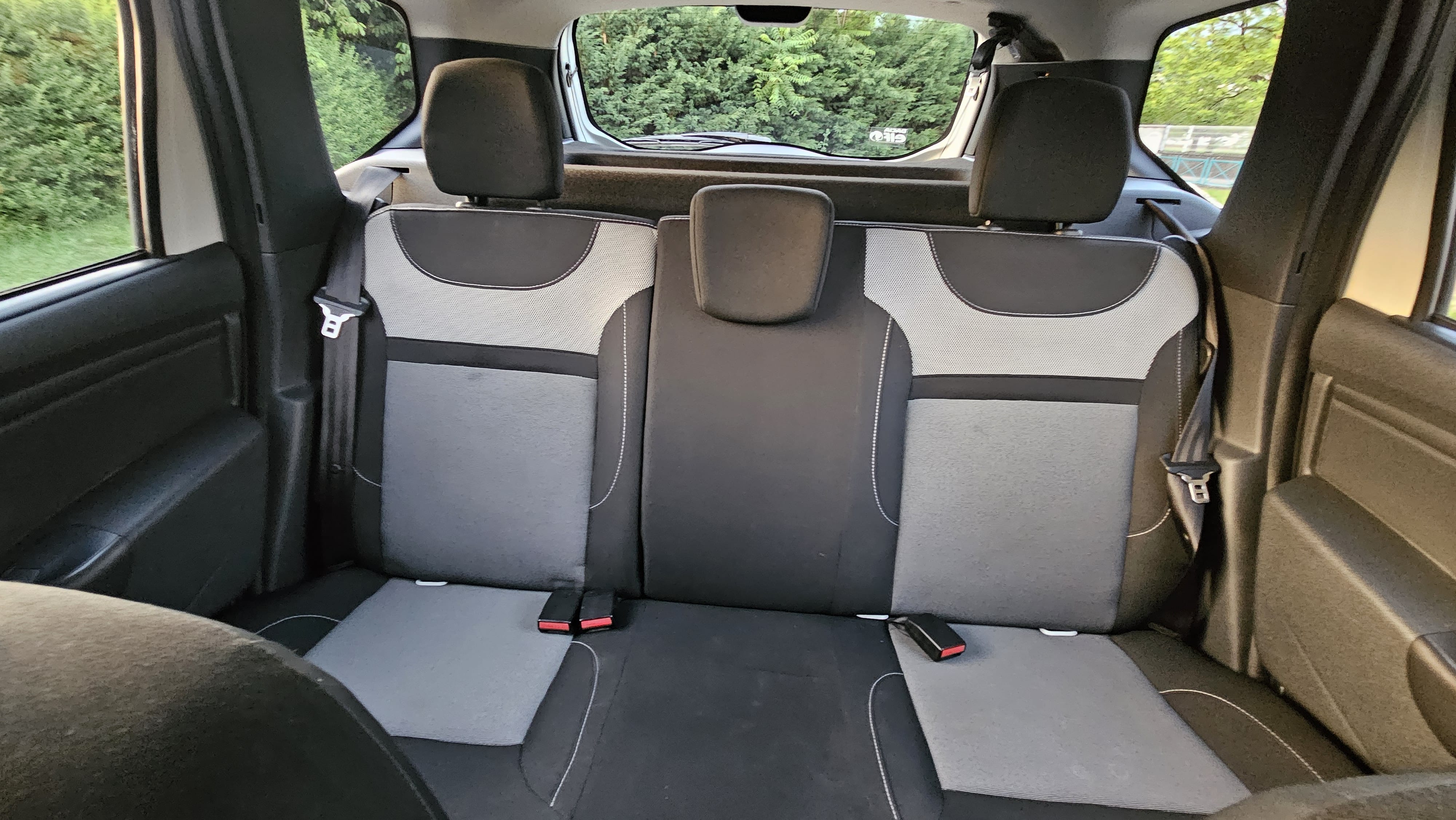 Dacia Duster 1.5 DCI 90 avec Autoradio
