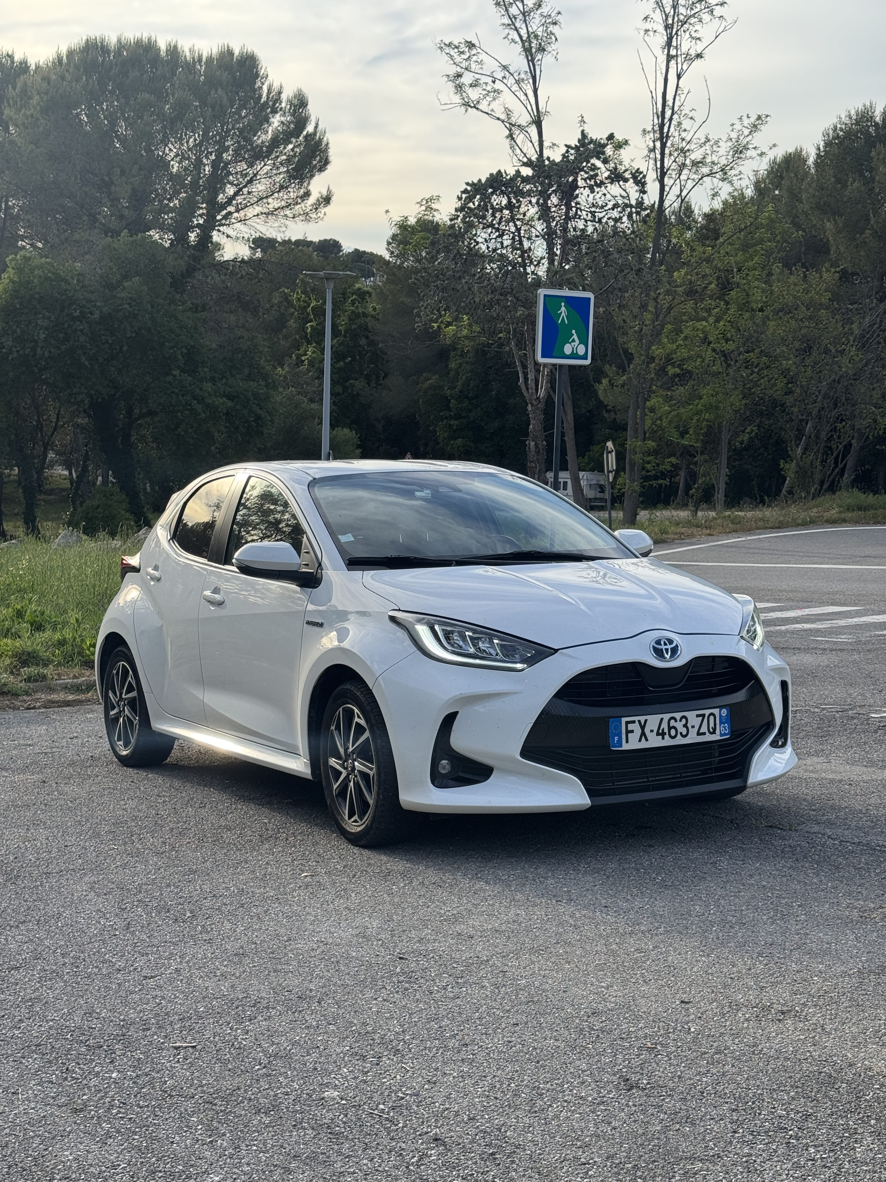 Toyota Yaris Hybride, 2021, Essence 95 / Electric (hybrid), automatic
