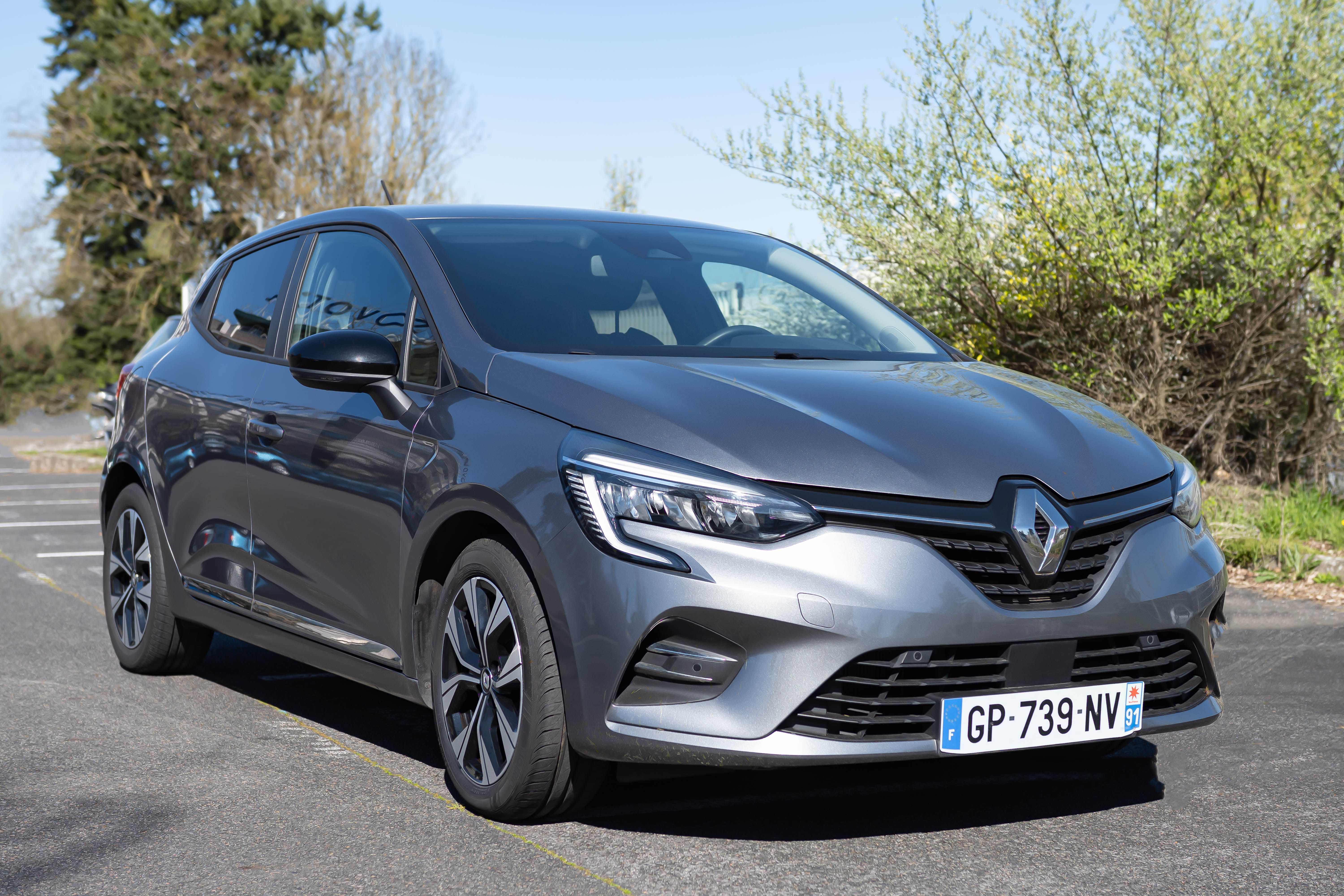 Renault Clio E-tech, 2023, Essence 98 / Électrique (hybride), automatique