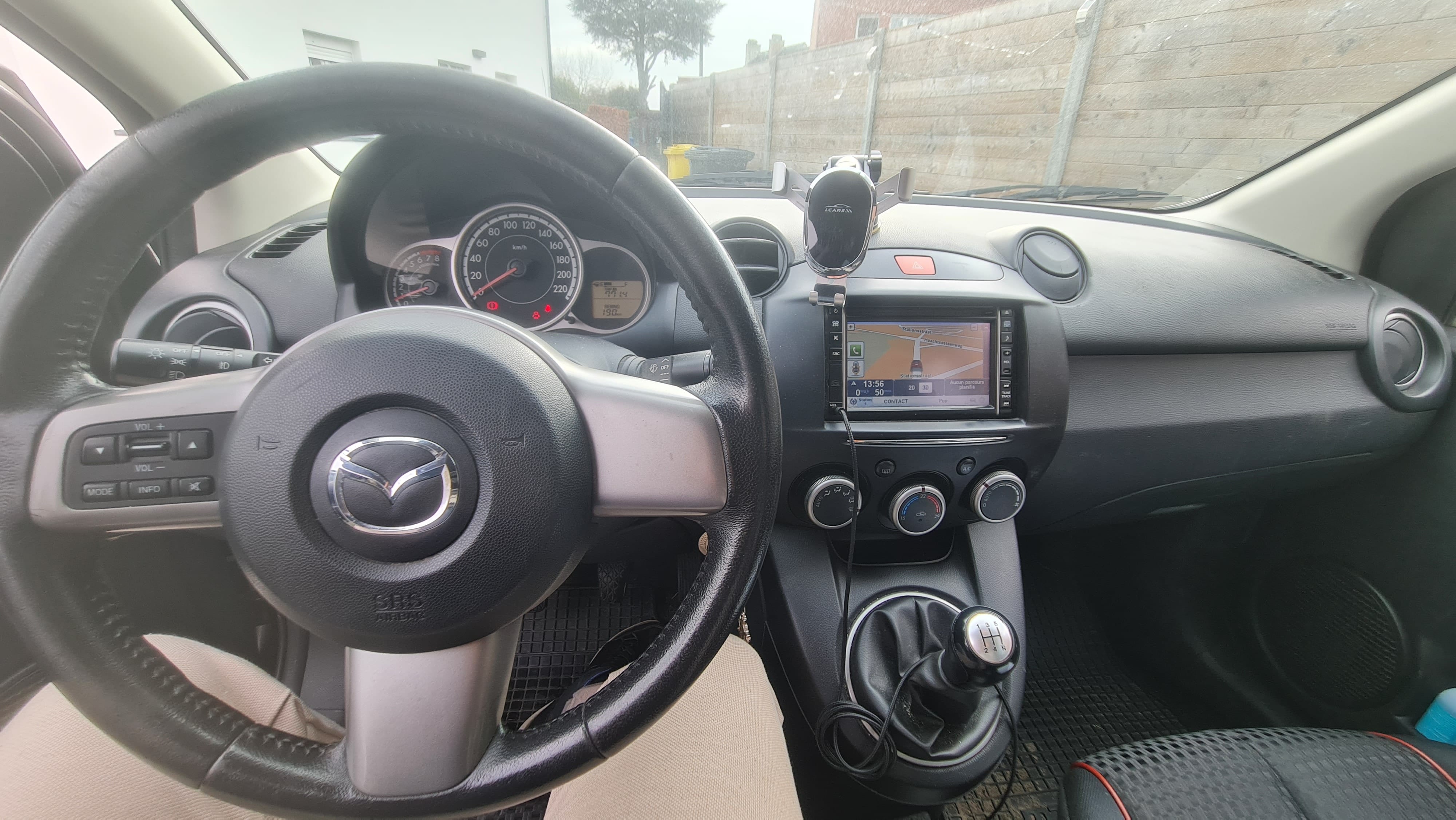 Mazda 2 avec GPS