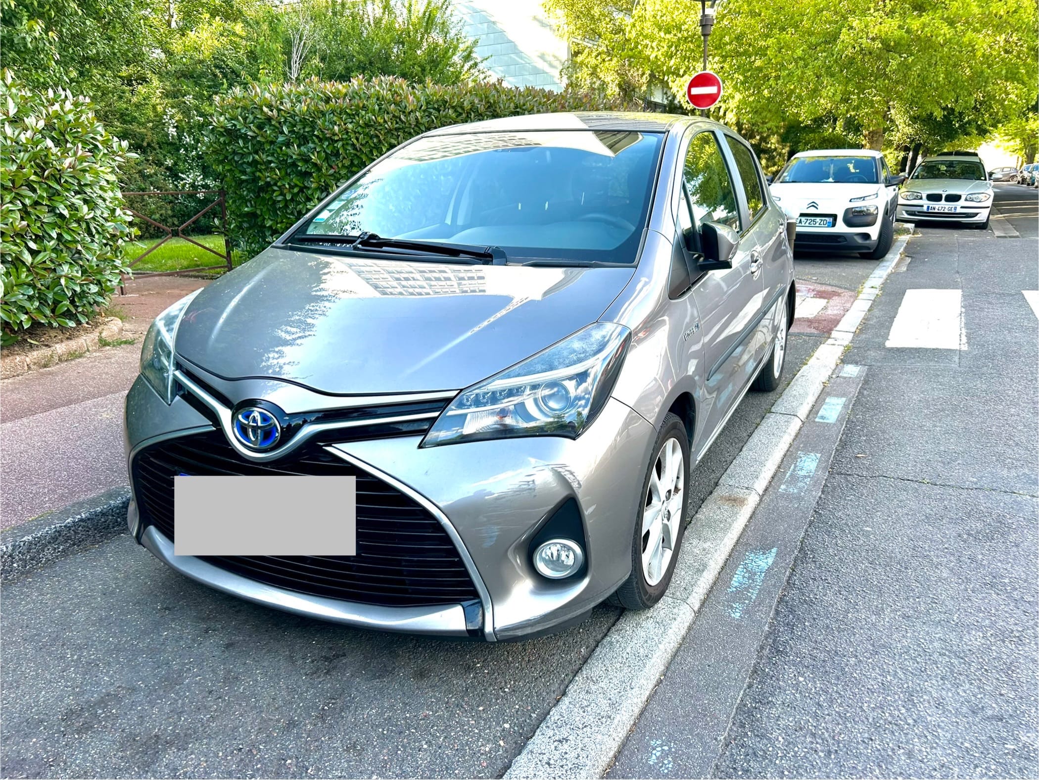 Toyota Yaris Hybride, 2015, Essence 95 / Électrique (hybride), automatique