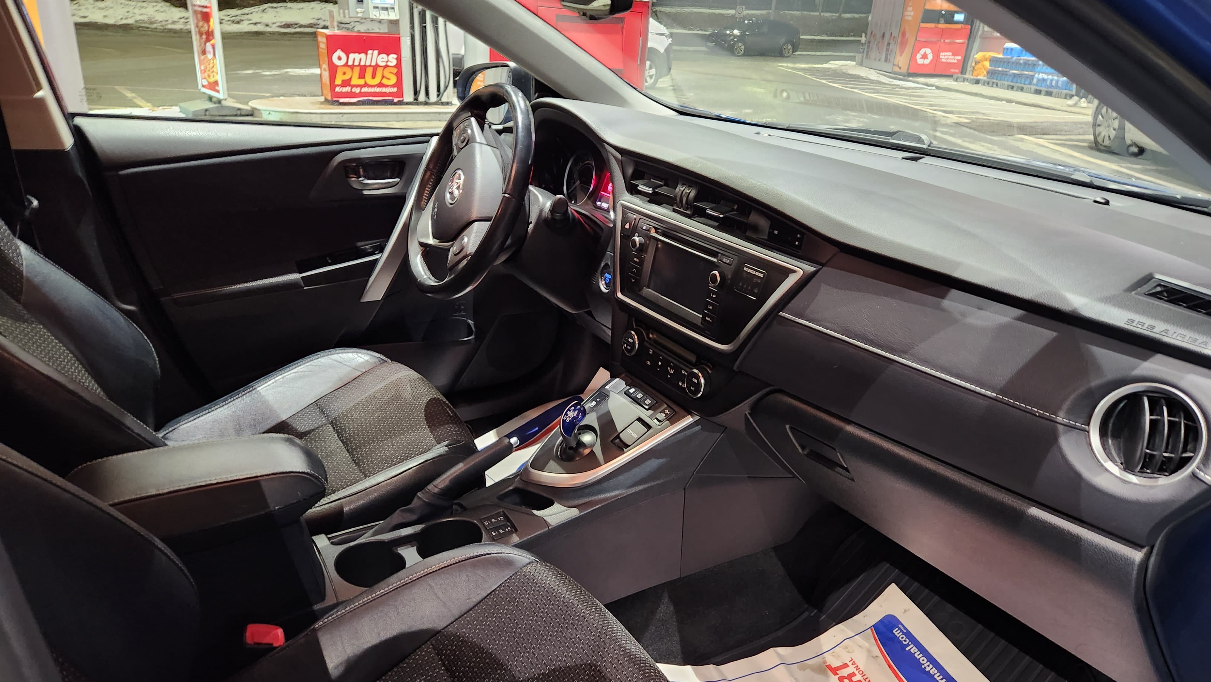 Toyota Auris 1,8 Bensin/Hybrid, Automat, skiboks, lav forbruk med Cruisekontroll