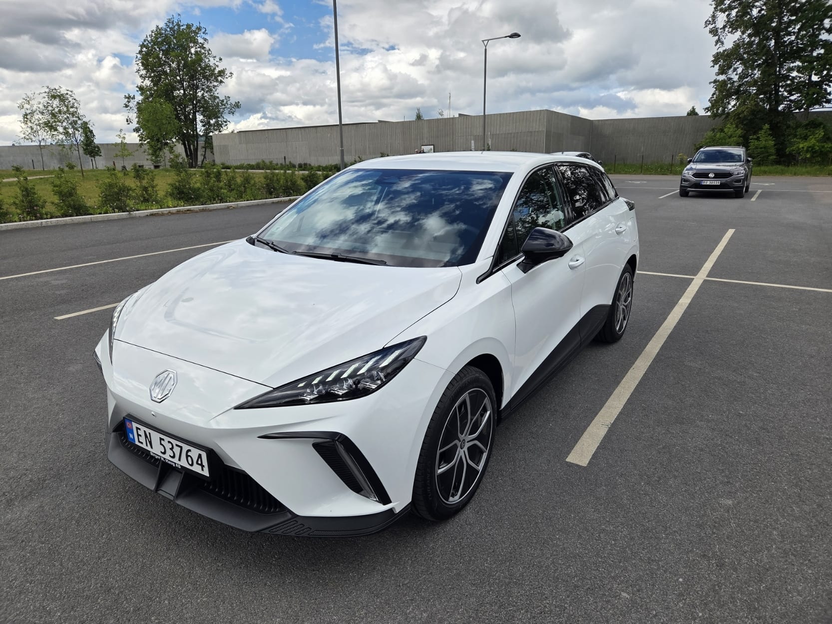 MG MG4 Luxury 64 kWh, 2025, Elektrisk, automatisk