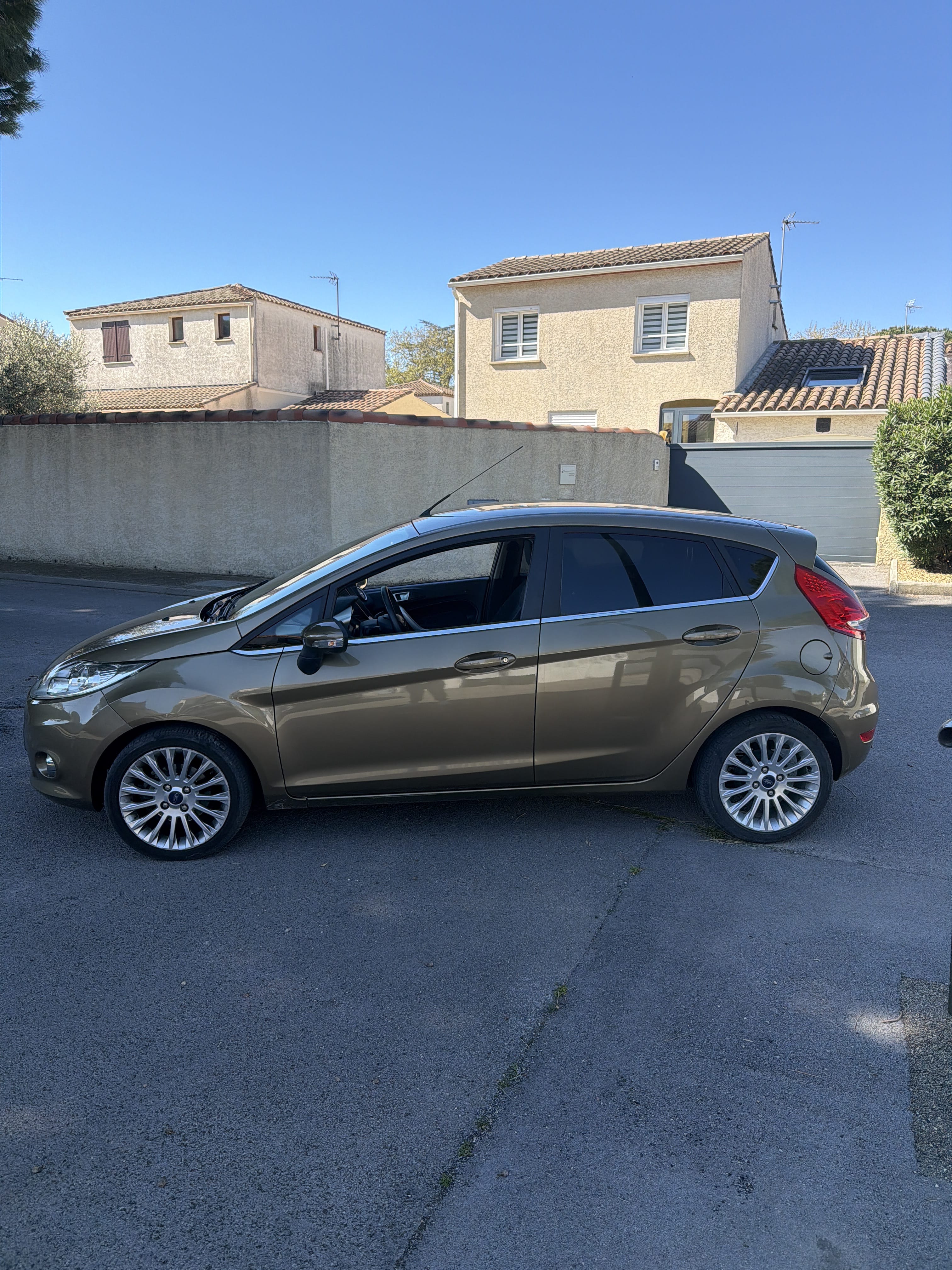 Ford Fiesta Boîte automatique avec Climatisation