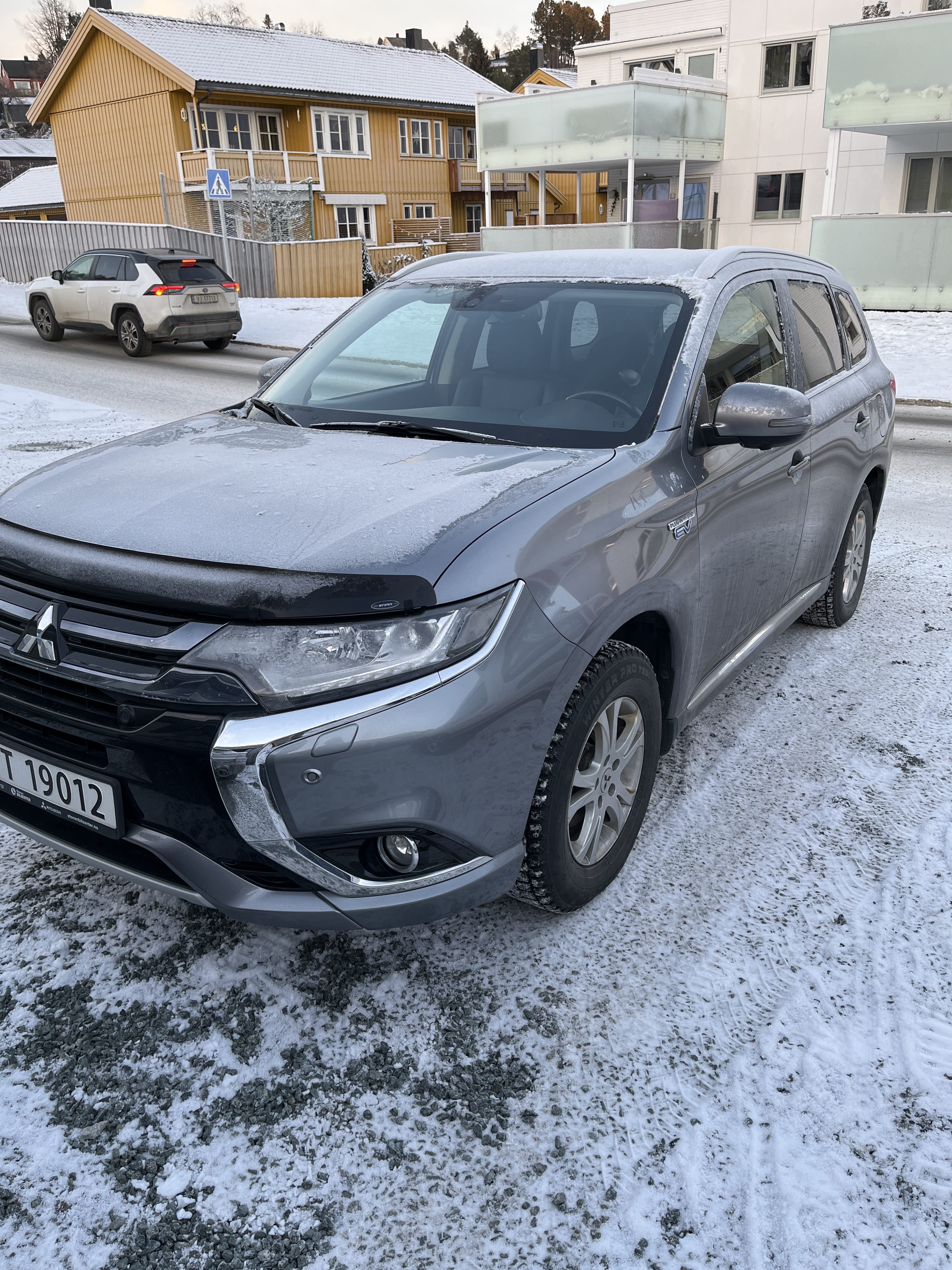 Mitsubishi Outlander Hybrid, 2015, Blyfri 95 / Elektrisk (hybrid), automatisk