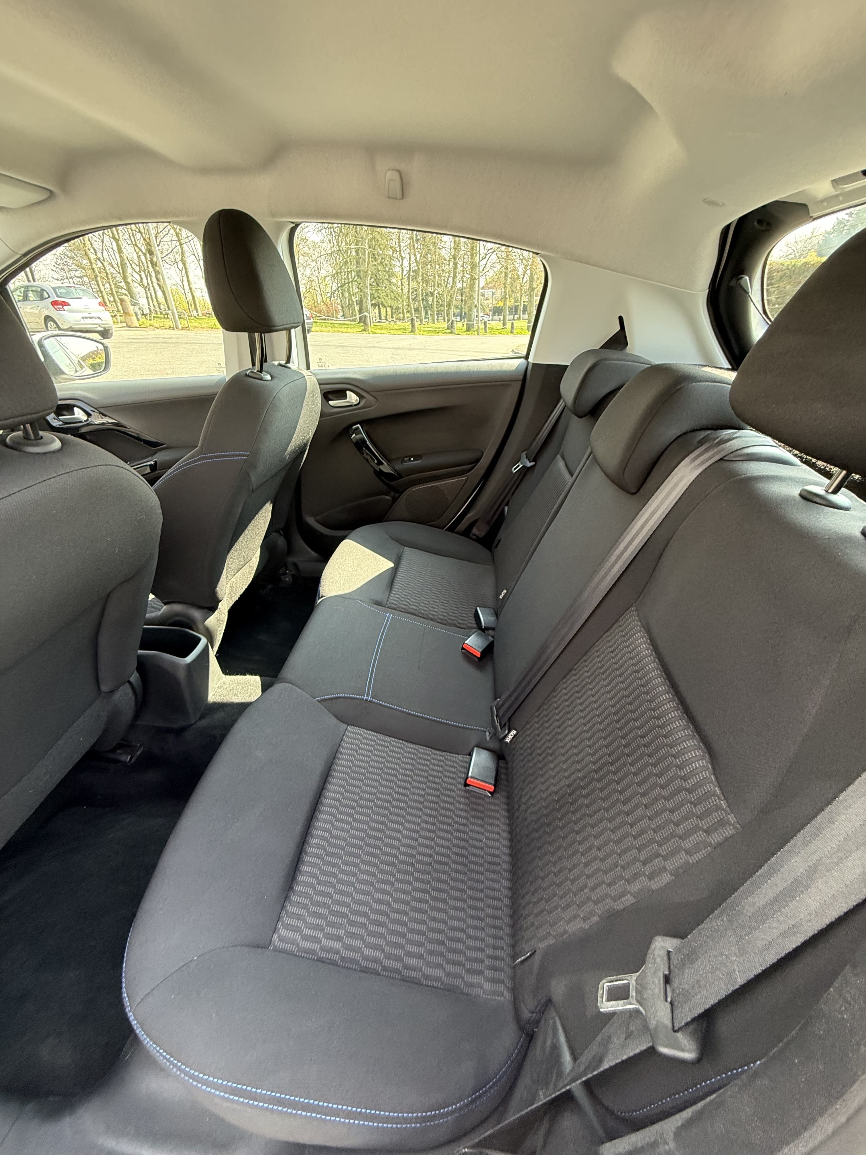 Peugeot 208 avec Apple CarPlay