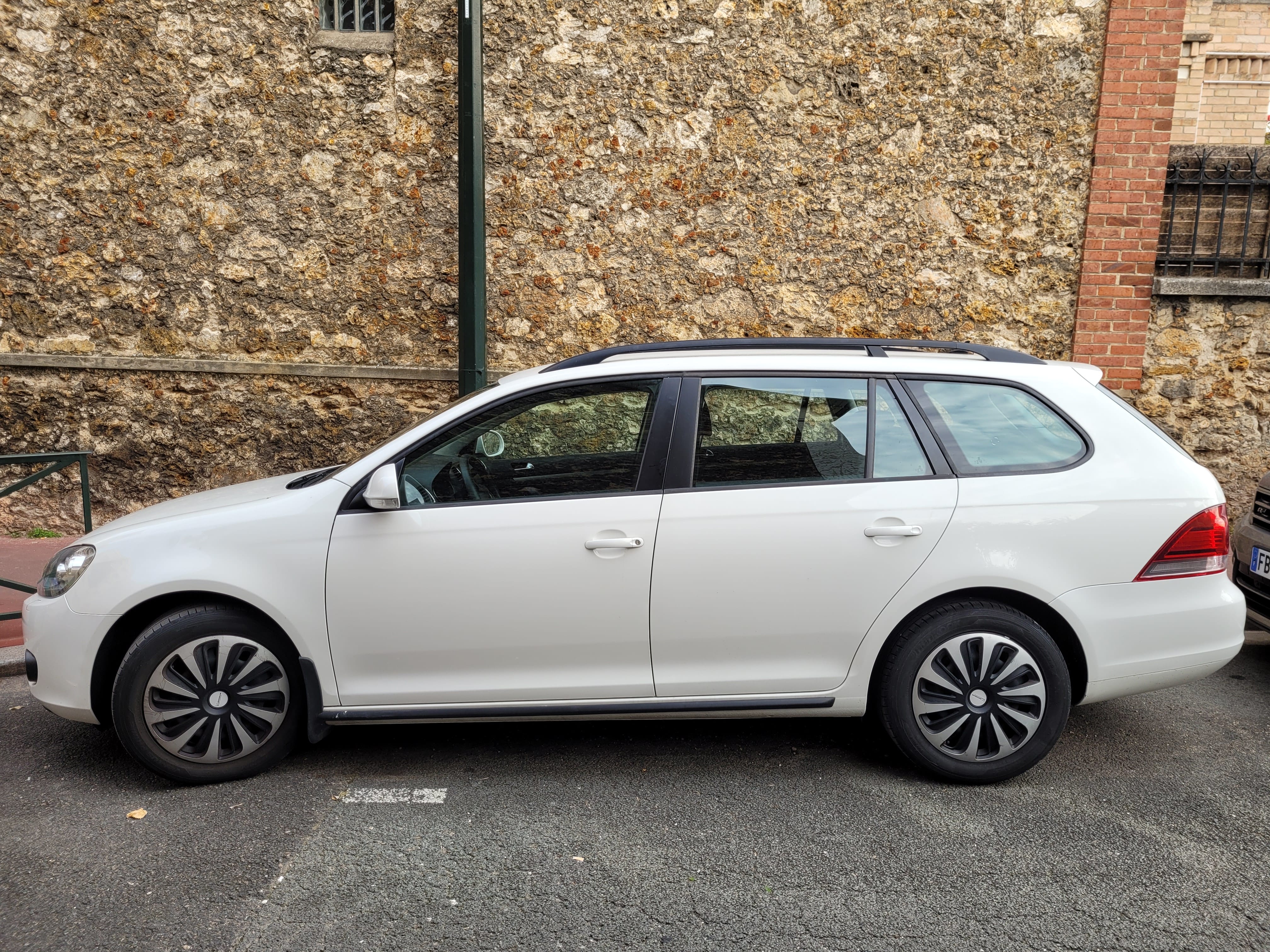 Volkswagen Golf SW break Essence / Ethanol avec Climatisation