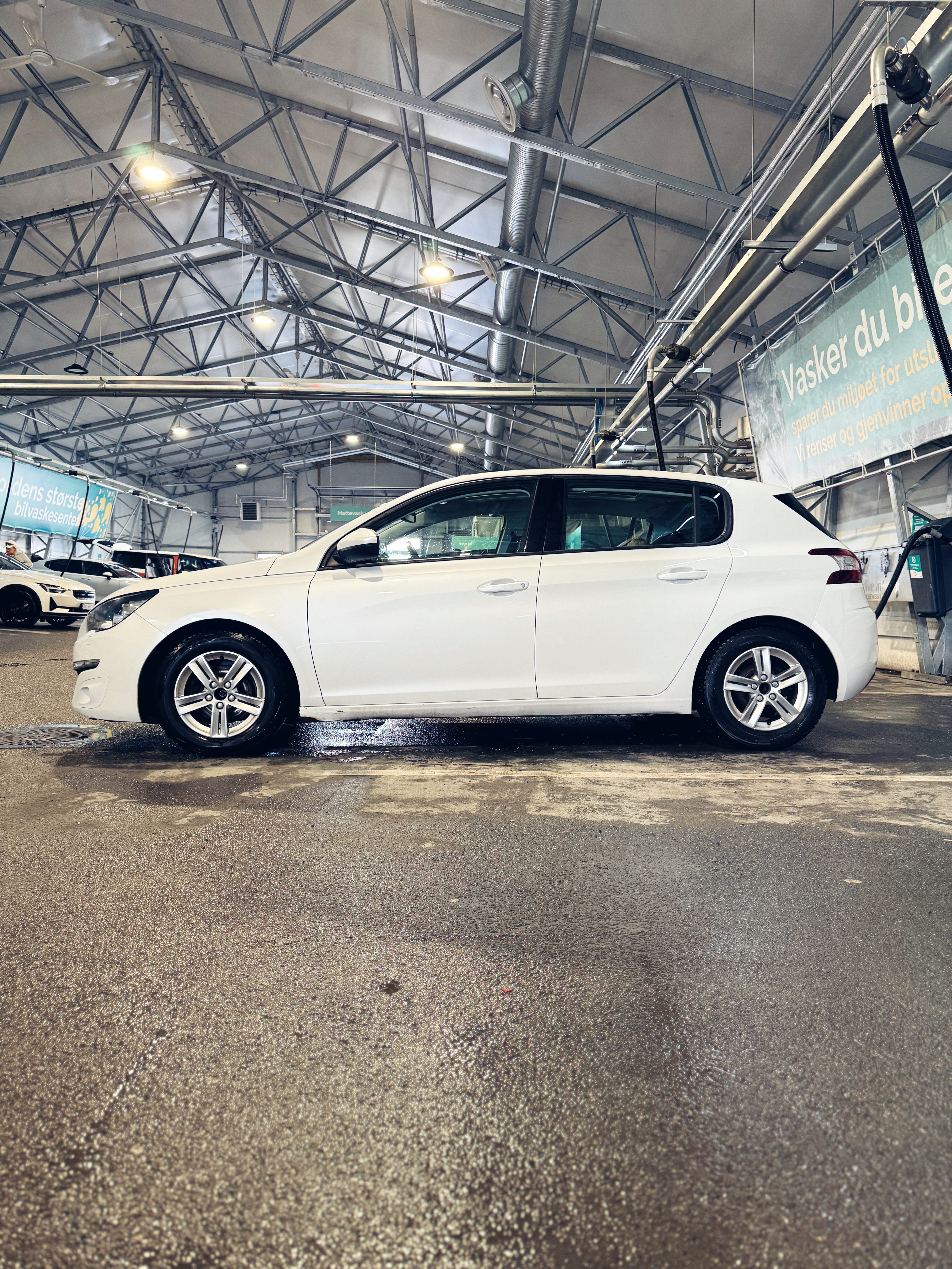 Peugeot 308 with Air conditioning