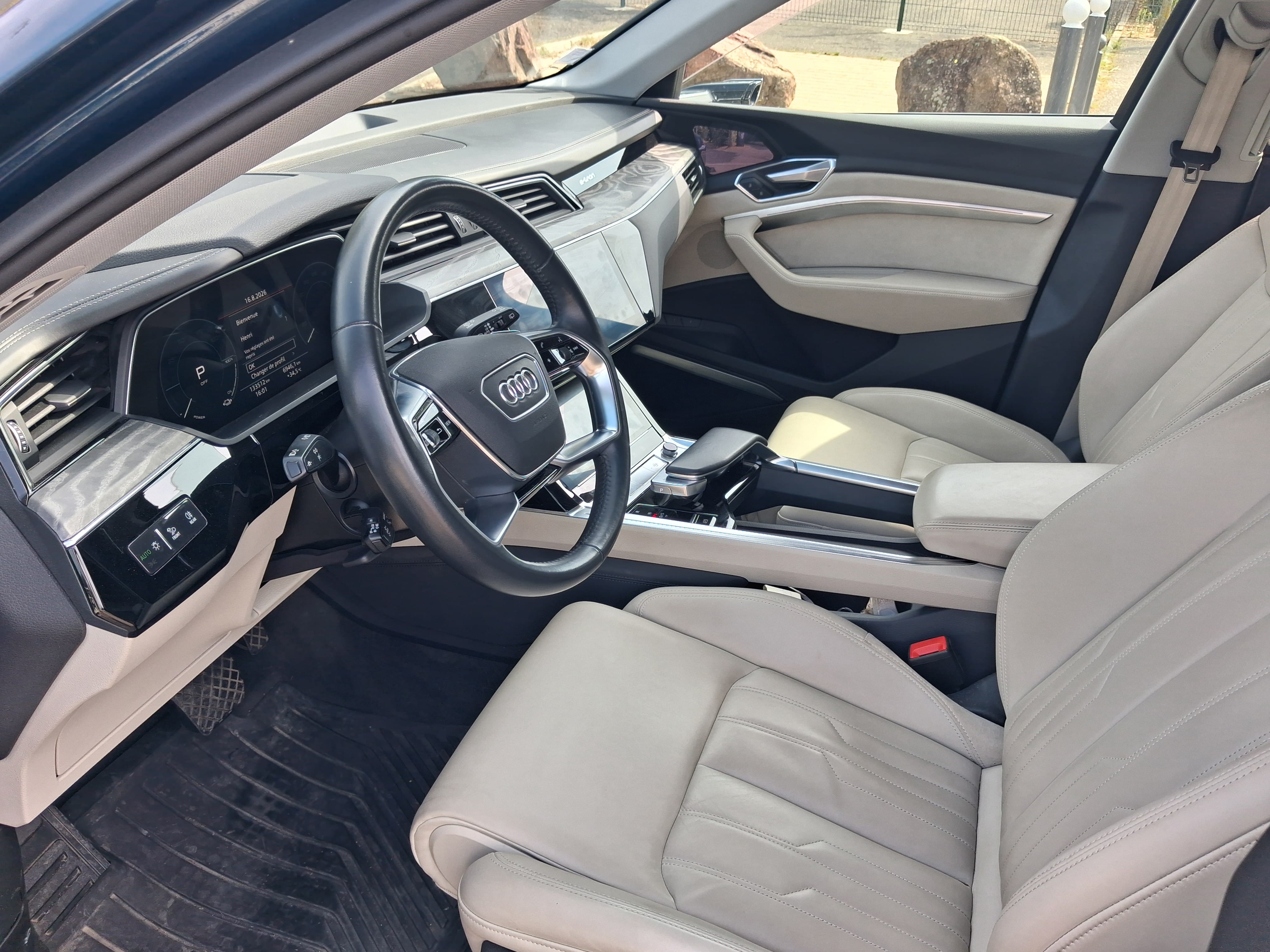 Audi e-tron 100% électrique.  Autonomie 300km. avec Régulateur de vitesse
