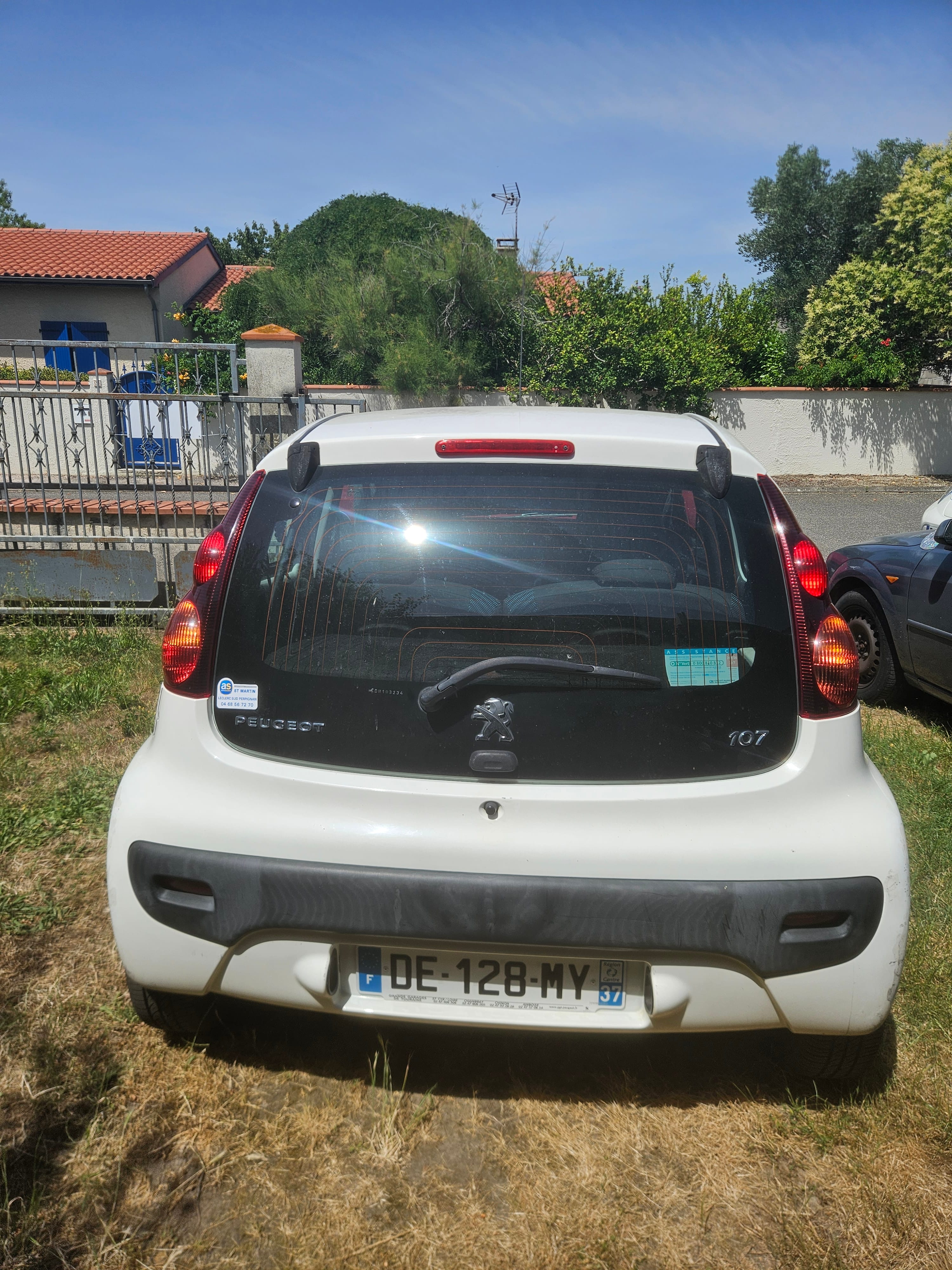 Peugeot 107 blanche avec clim