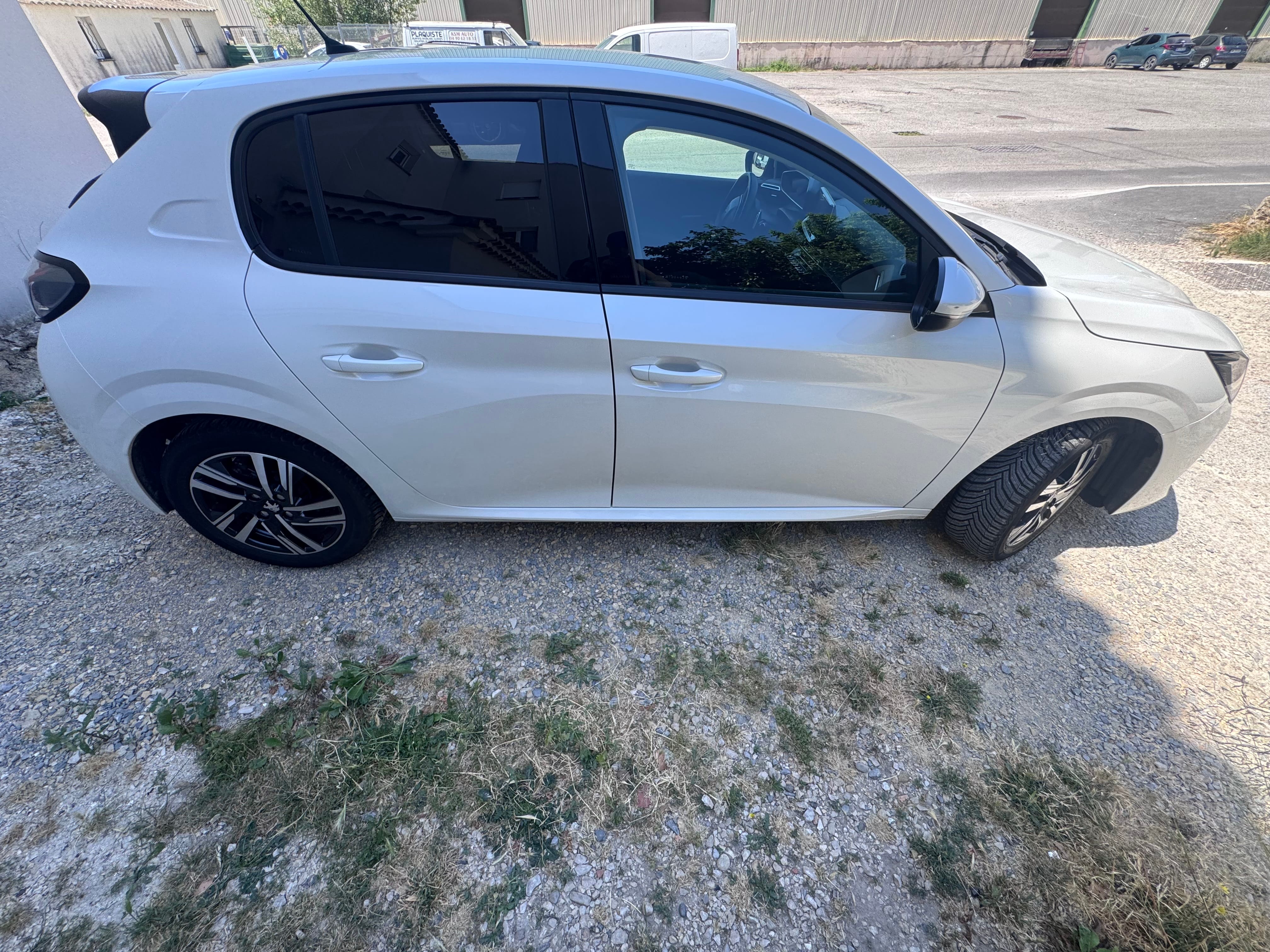 Peugeot 208 II 1.2 allure 100cv avec Climatisation