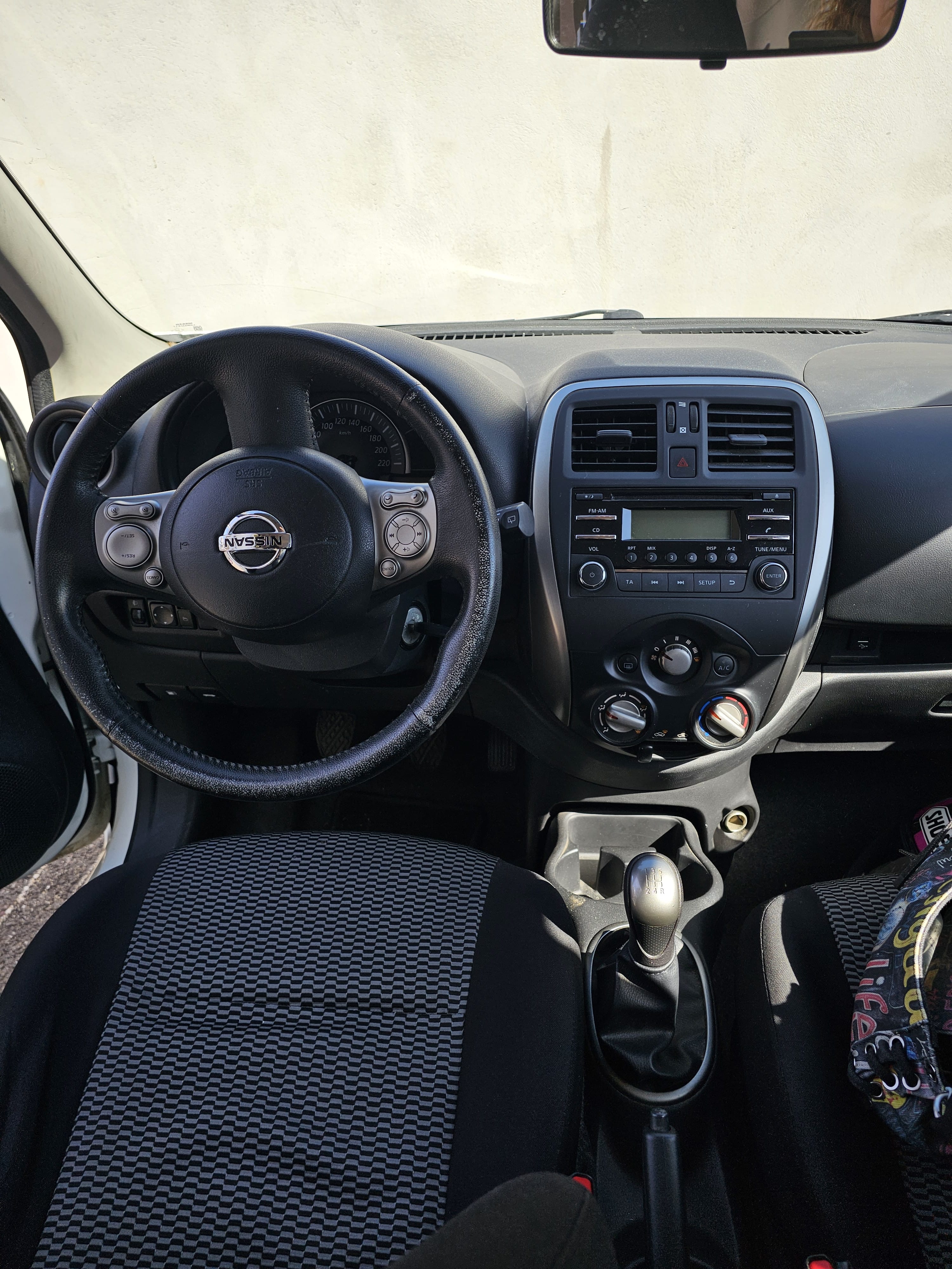 Nissan Micra avec Autoradio