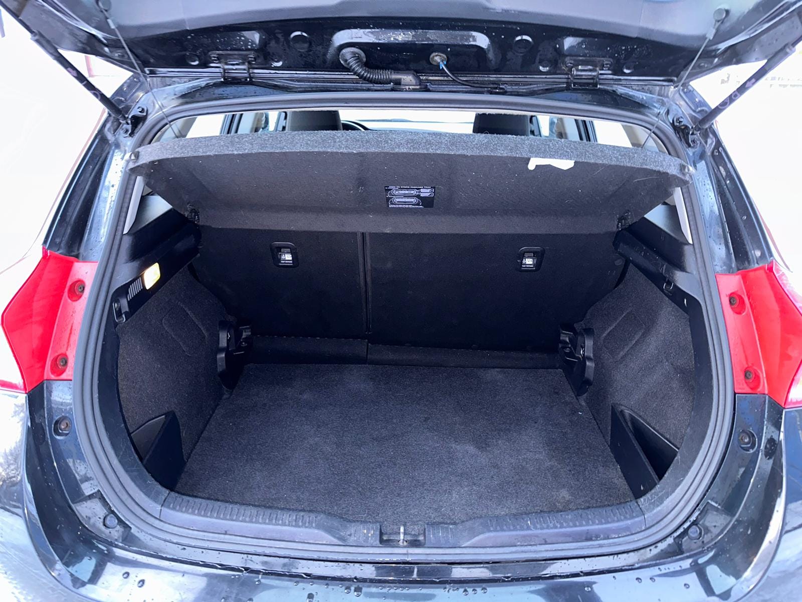 Toyota Auris 1,6 Bensin/ Automat/ hengerfeste, inkl. BEBOERKORT PARKERING. with Bluetooth audio