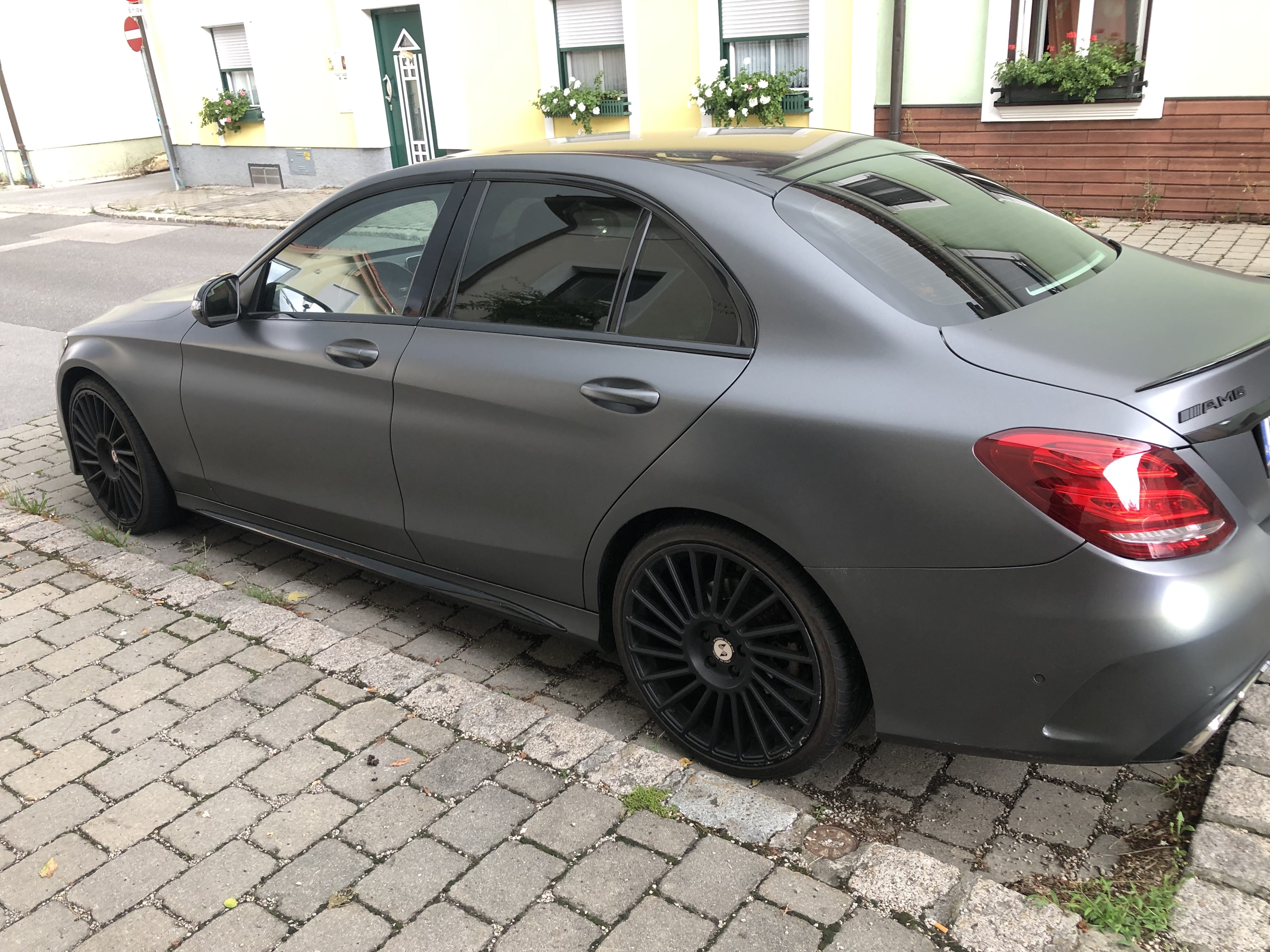 Mercedes C-Klasse AMG-63 OPTIK & SOUND mit Klimaanlage