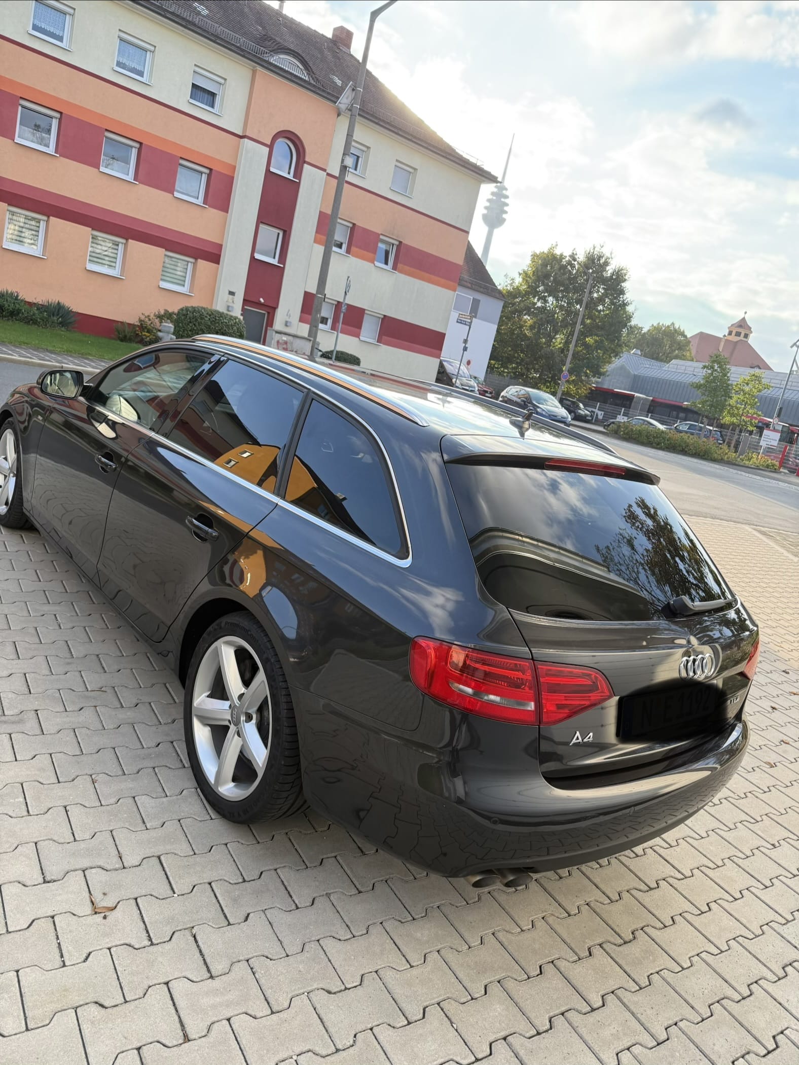 Audi A4 Avant 2.0 TDI S-Line Plus - Automatik, komfortabel und sparsam mit Navigationsgerät