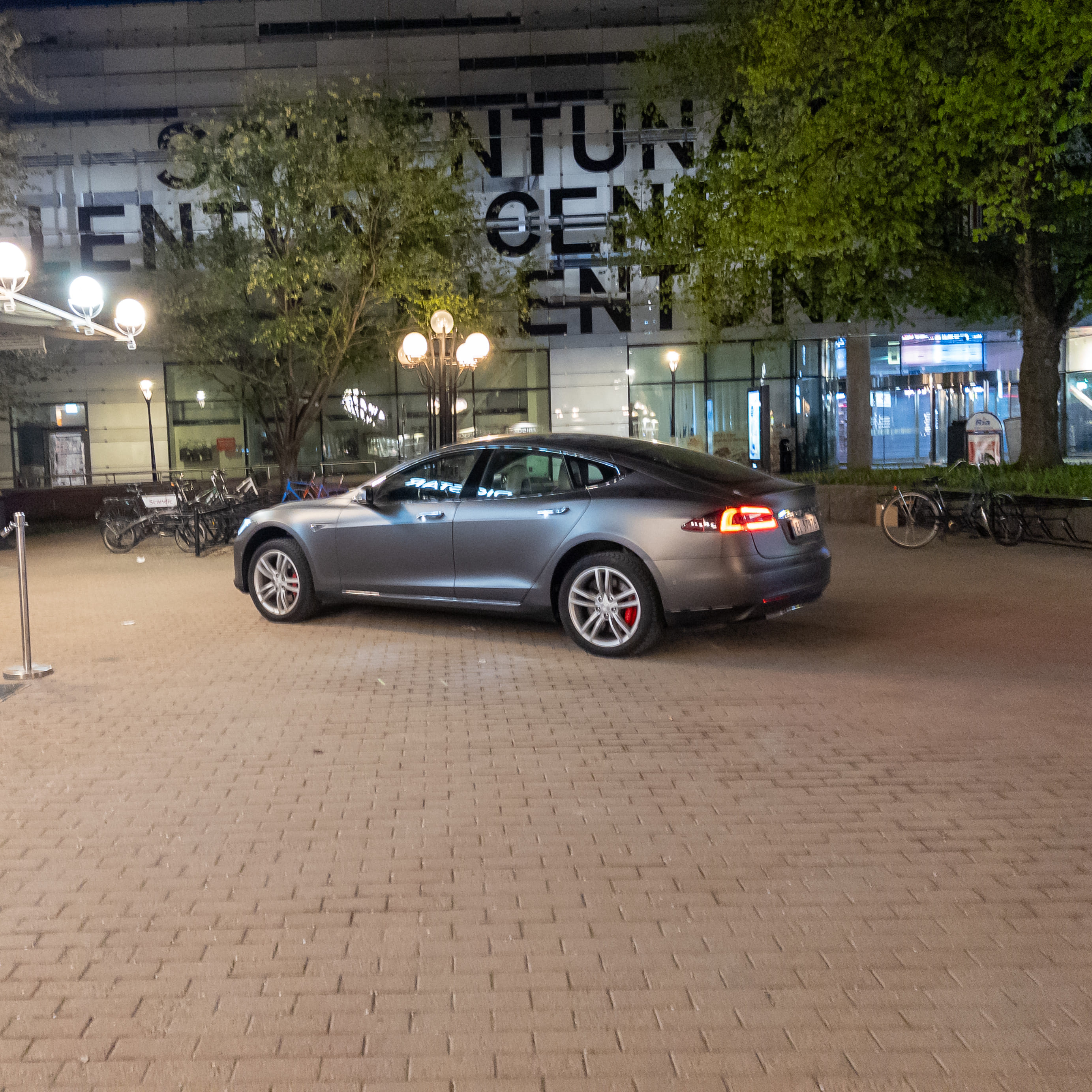 Tesla Model S P85D mit Tempomat