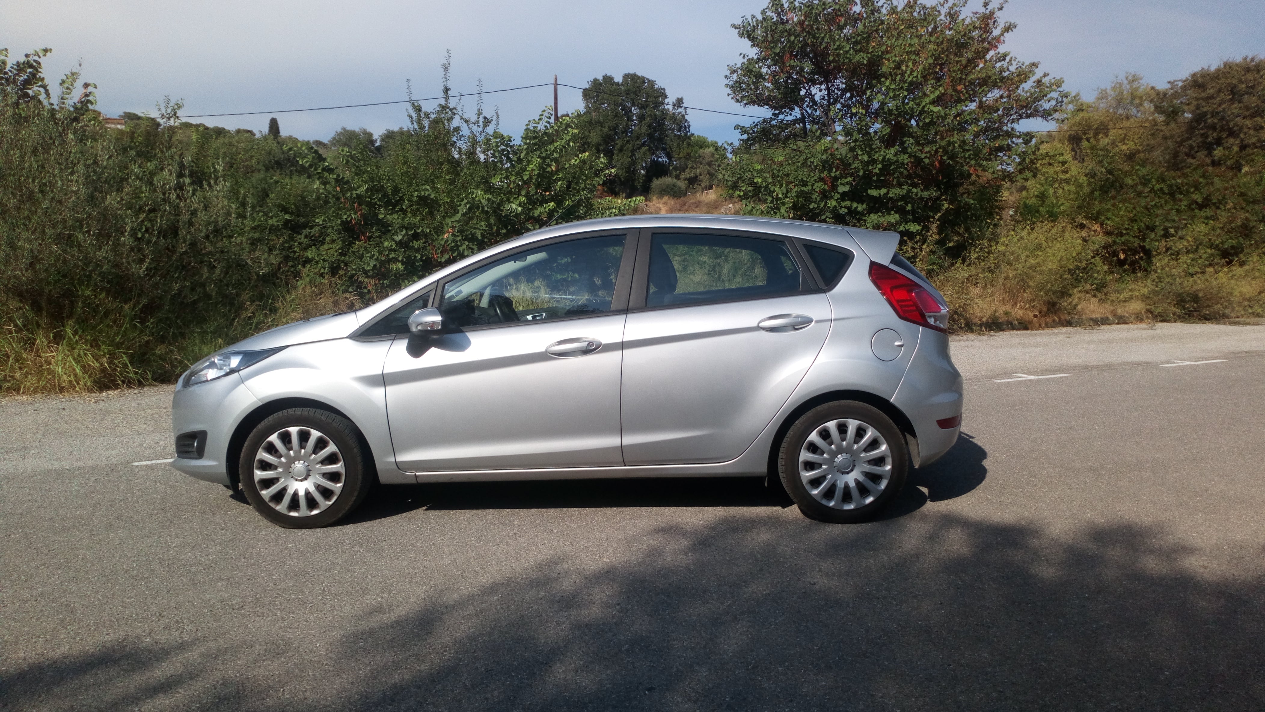 Ford Fiesta VI grise  2015 avec Siège bébé