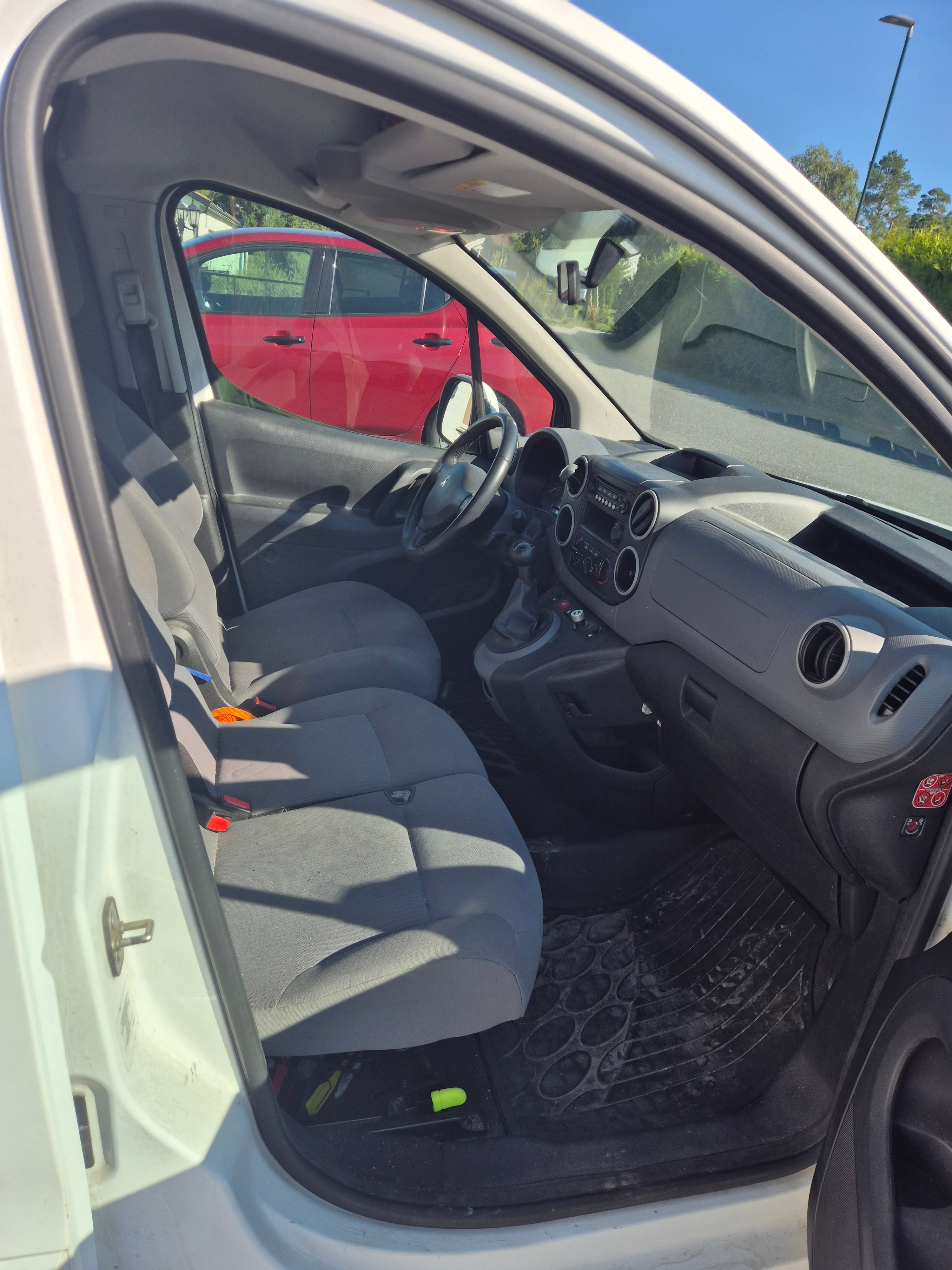 Peugeot Partner Varebil med Vinterdekk