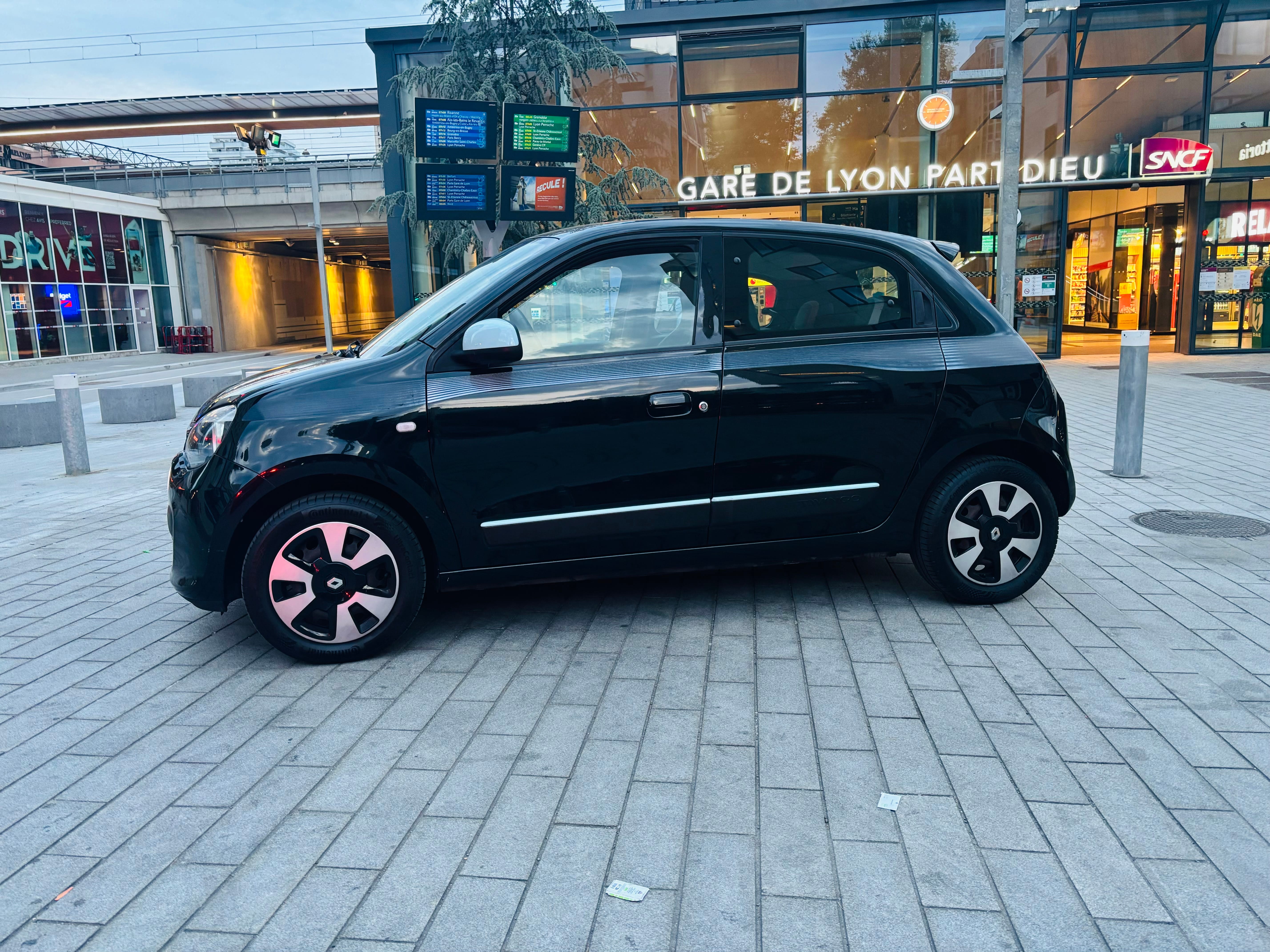 Renault Twingo III Gare Part Dieu mit Klimaanlage