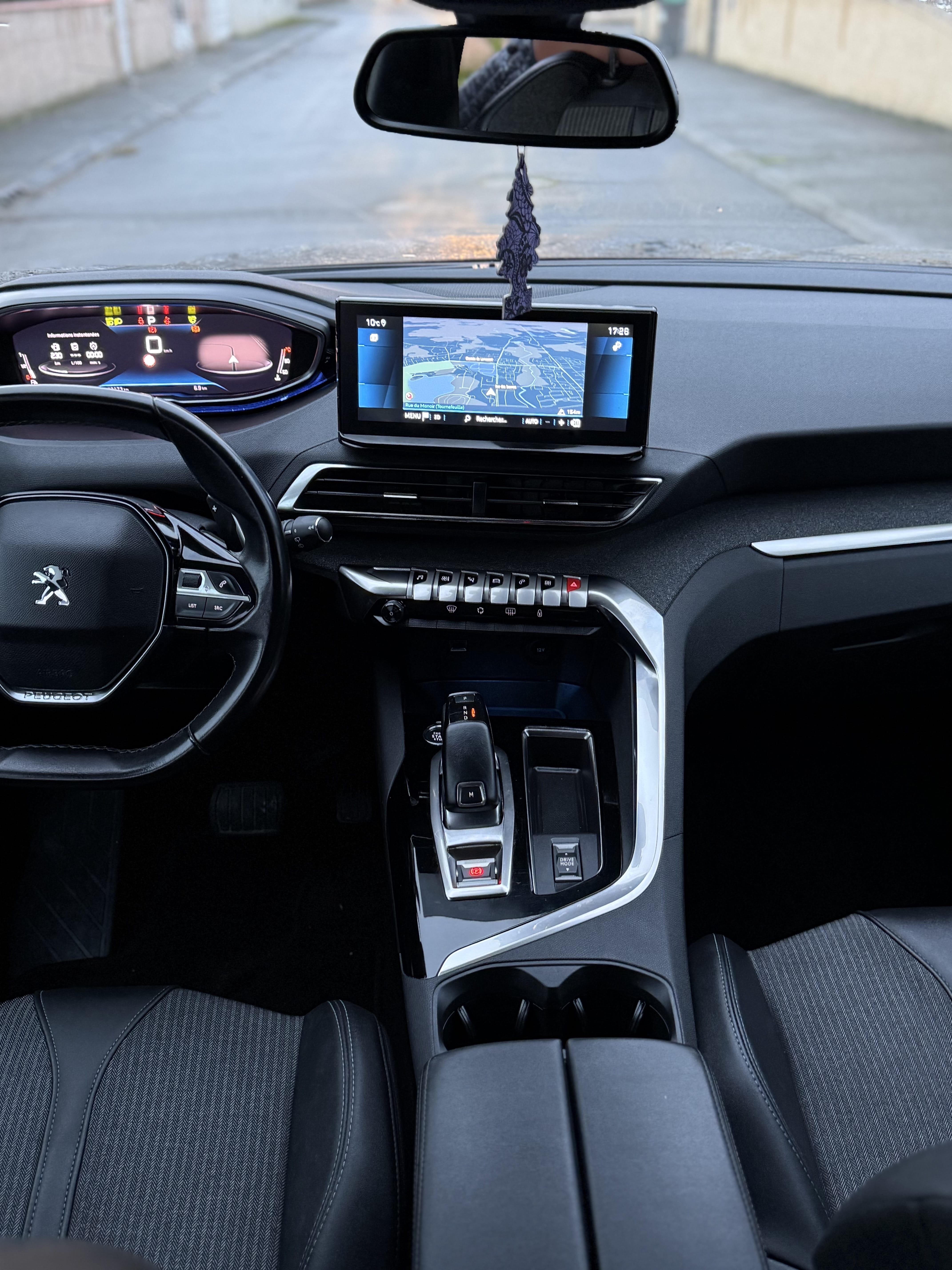 Peugeot 5008 with Cruise control