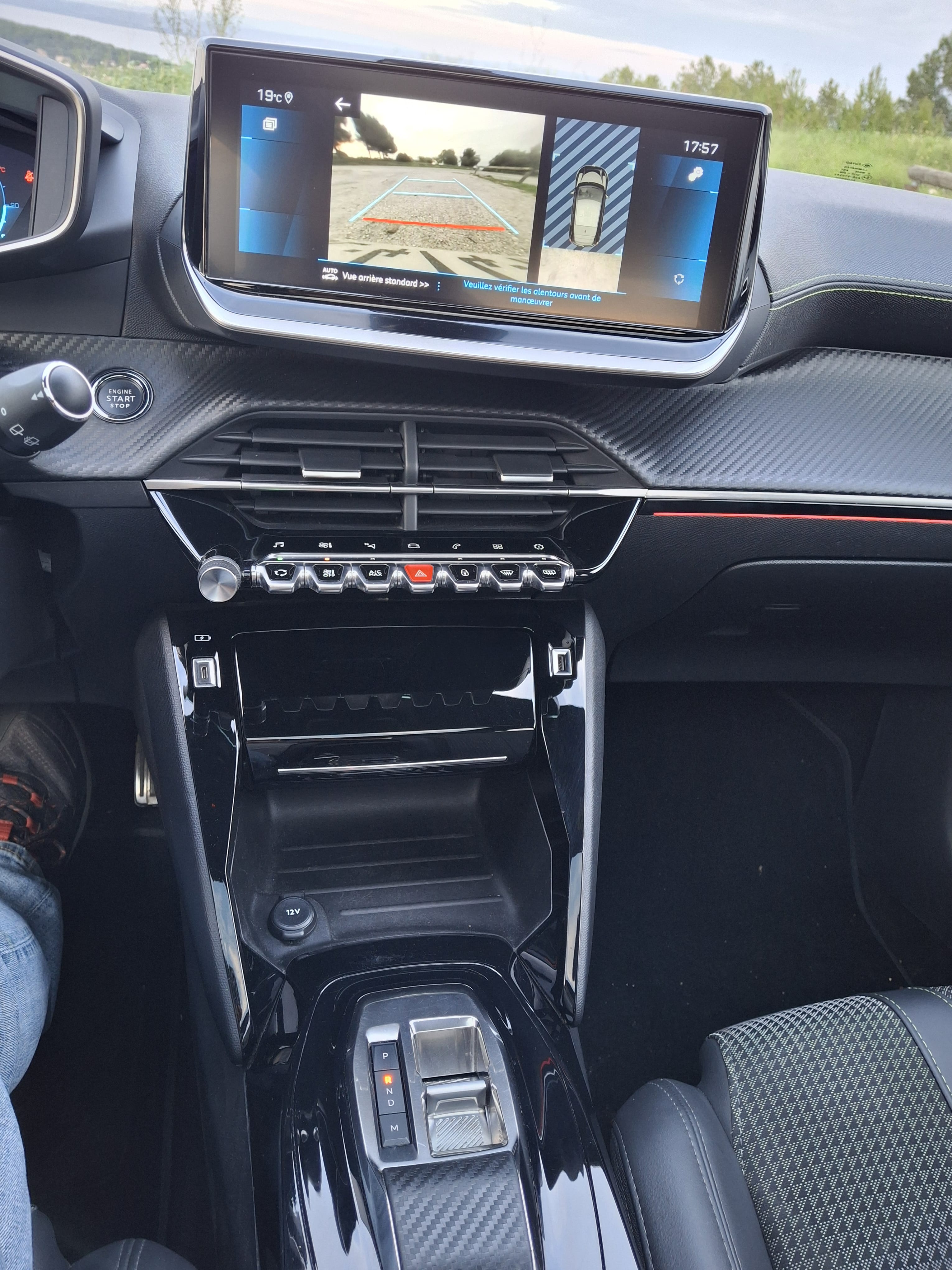 Peugeot 208 130ch avec Audio Bluetooth