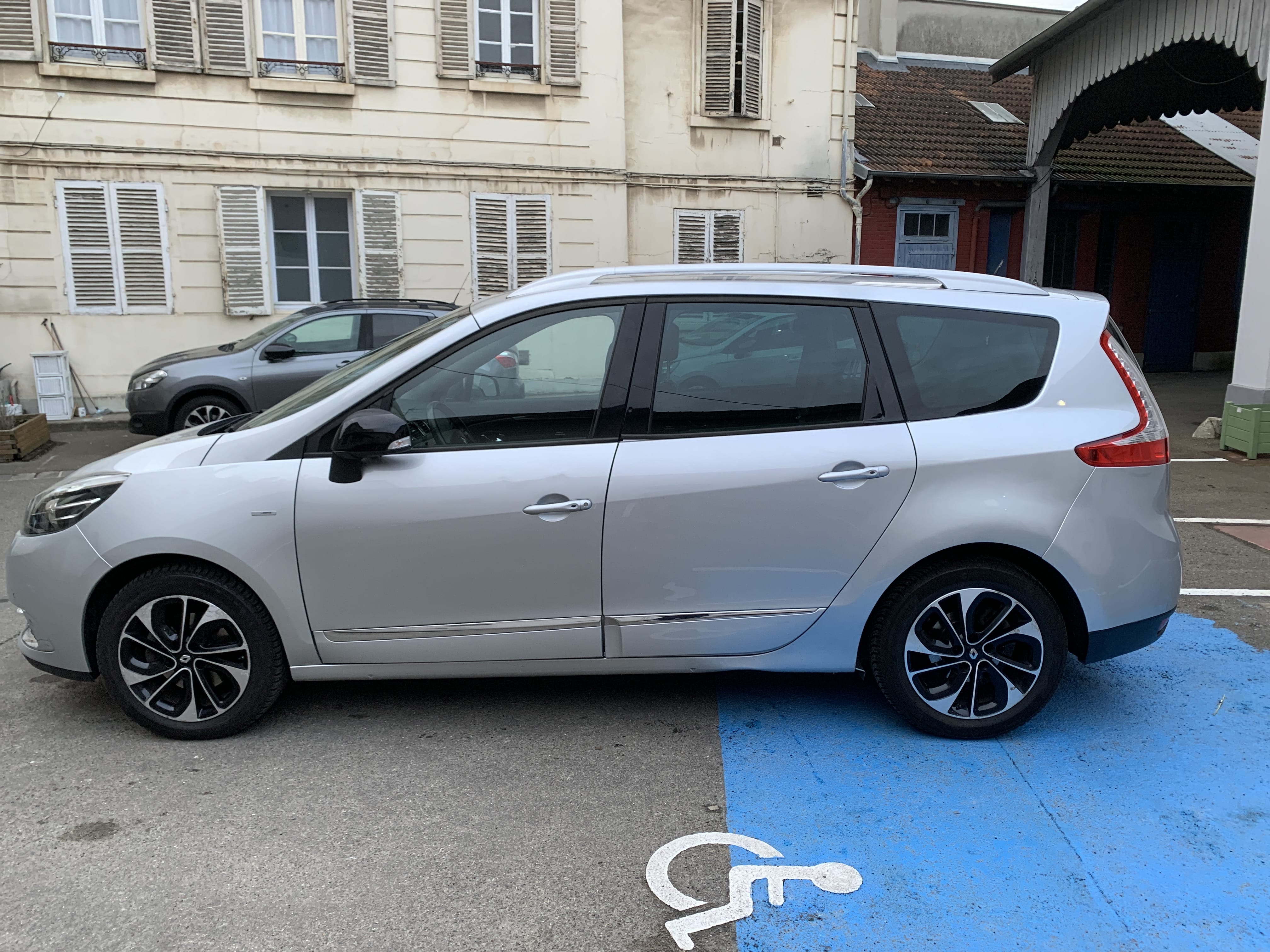 Renault Scenic 1.6 HDI - 130cv avec Climatisation