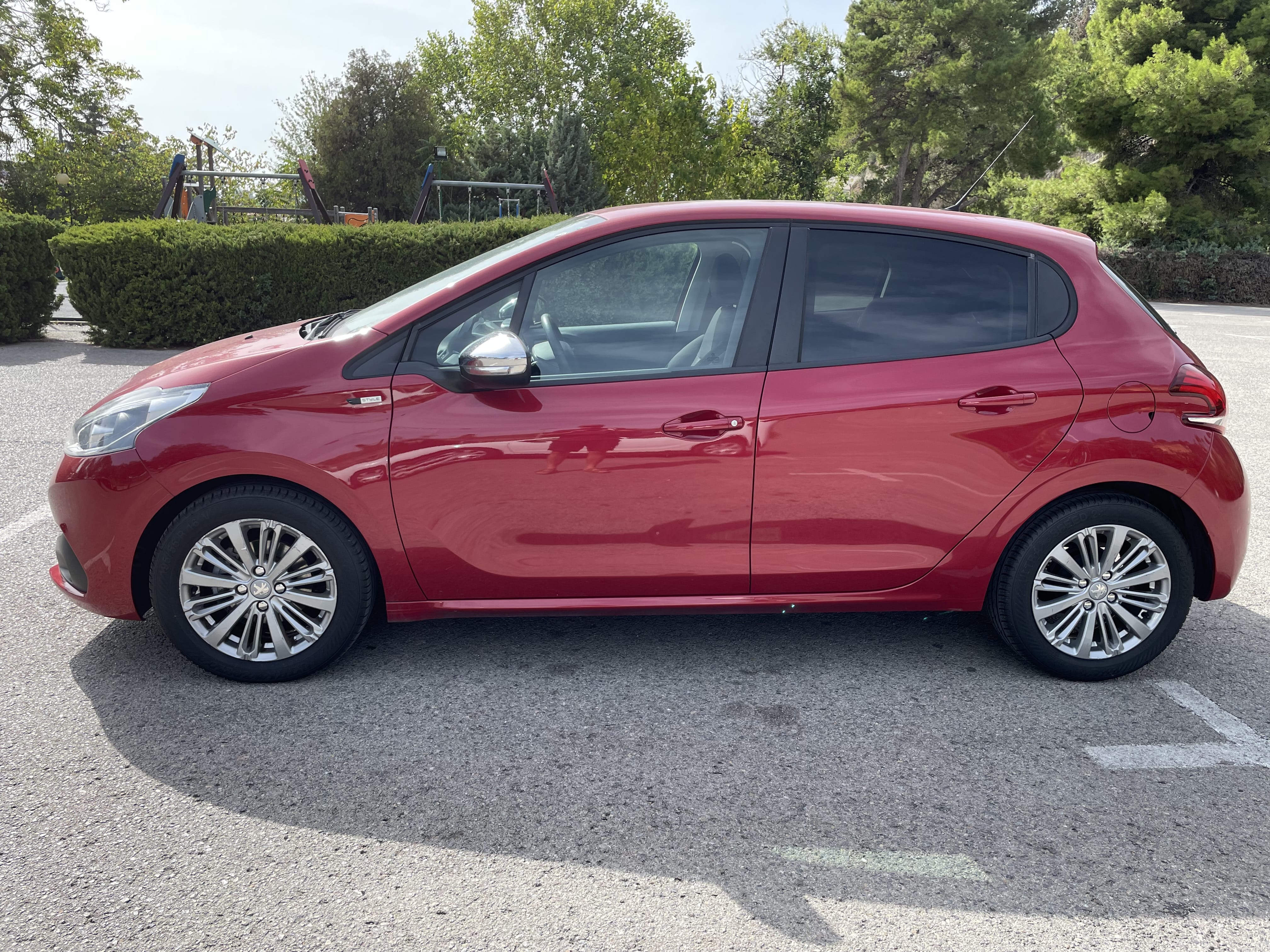 Peugeot 208 con Aire acondicionado