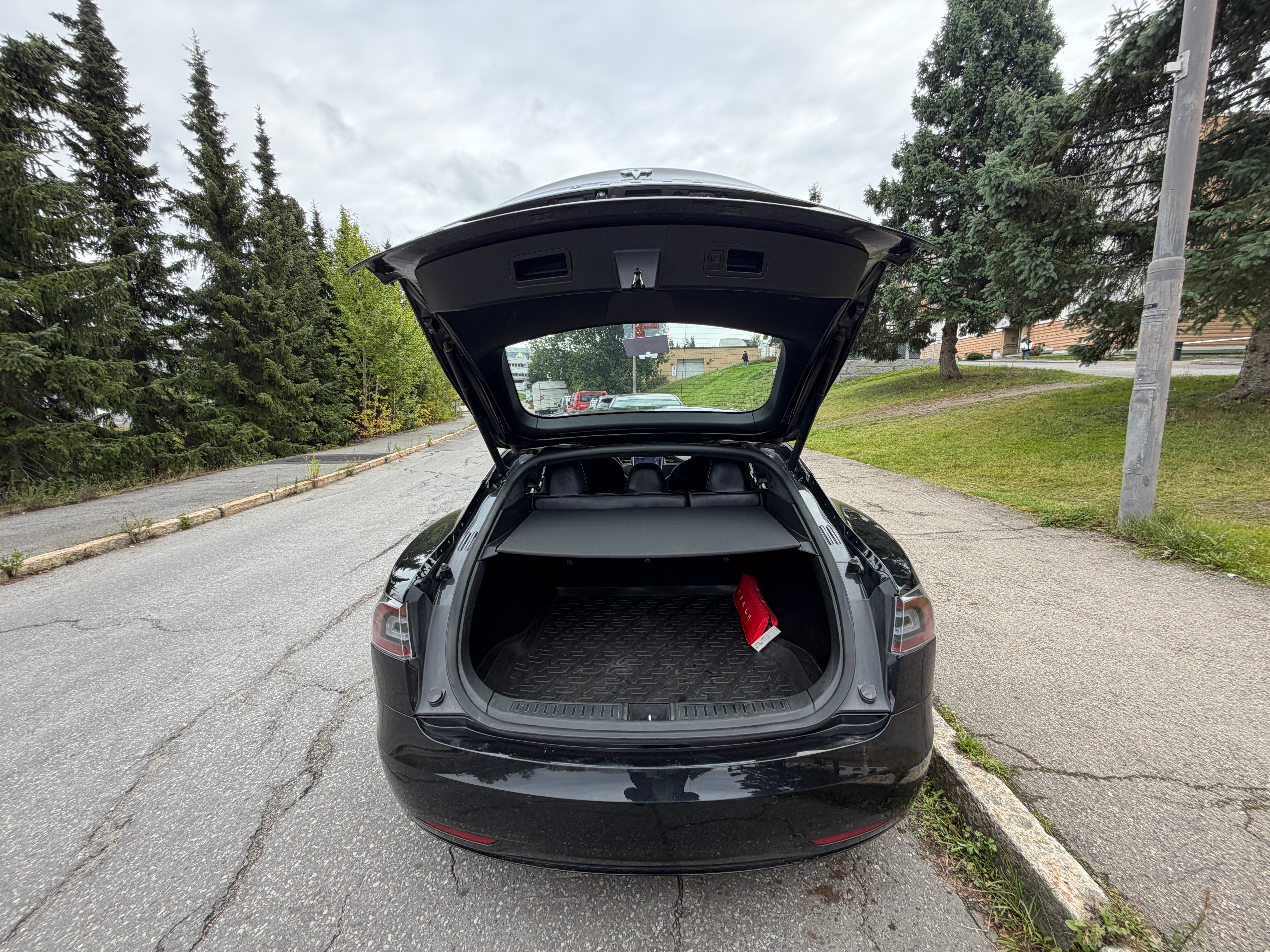 Tesla Model S 75D med Firehjulstrekk