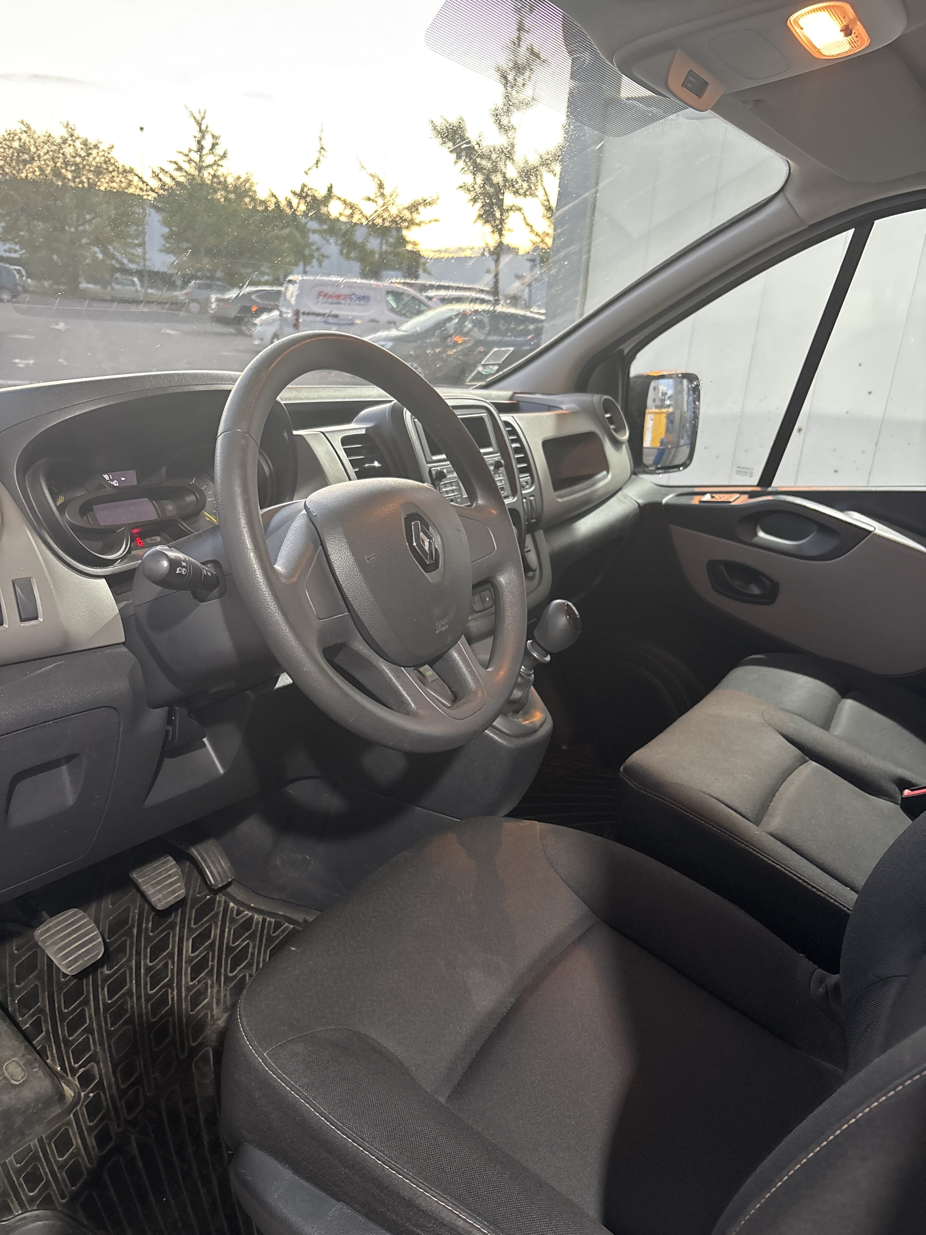 Renault Trafic avec Attelage