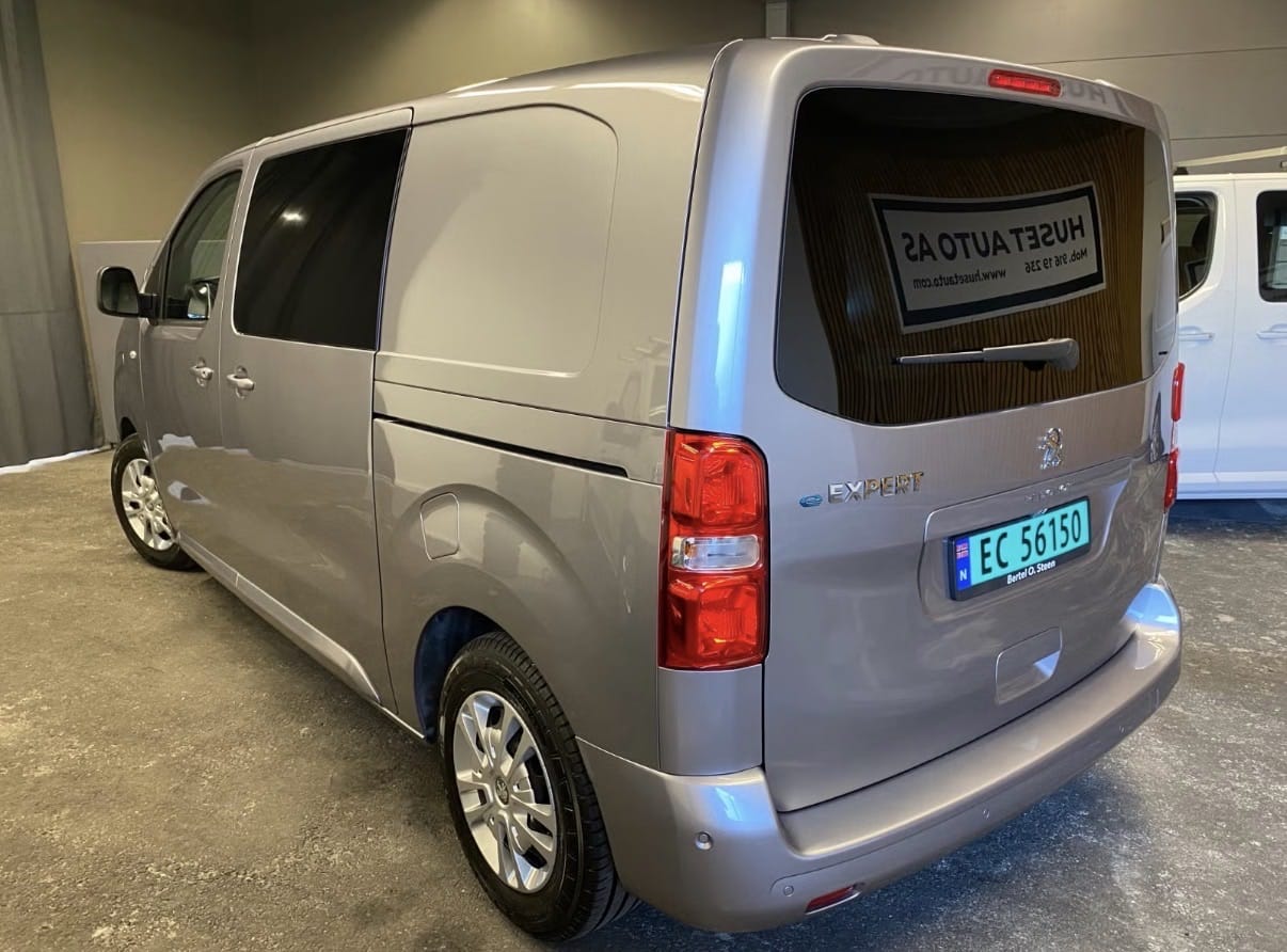 Peugeot Expert with Backup camera